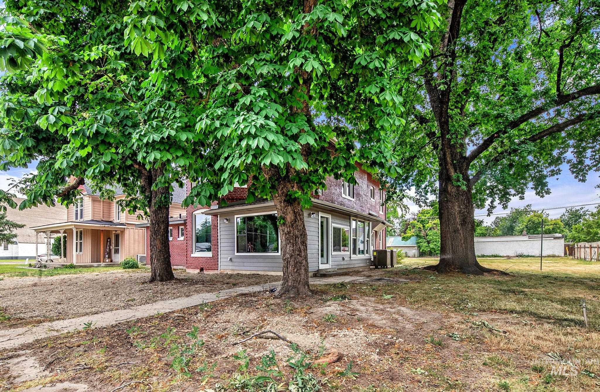 1122 1st Avenue South Property Photo 6