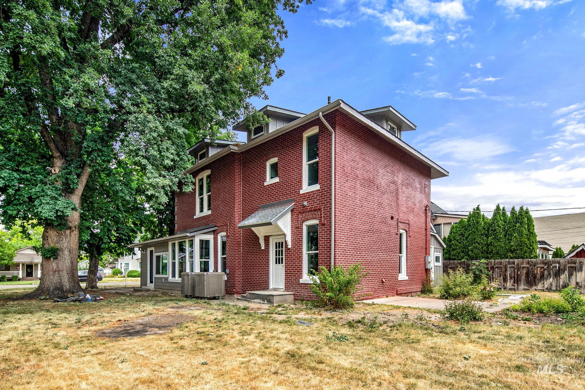 1122 1st Avenue South Property Photo 7