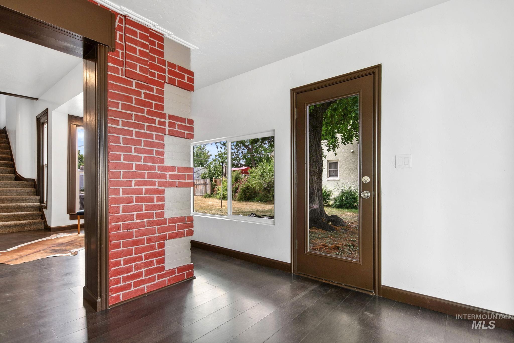 1122 1st Avenue South Property Photo 8