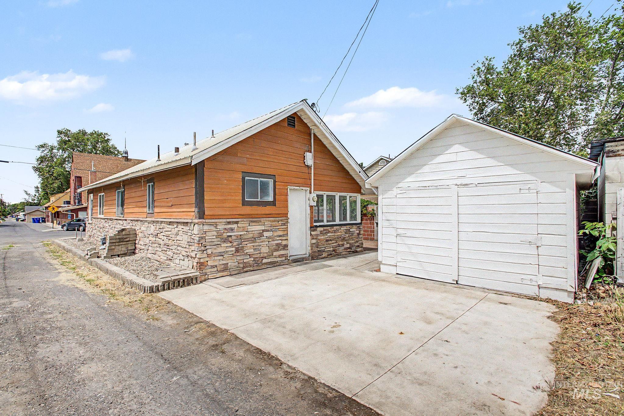 813 10th Street Property Photo 3