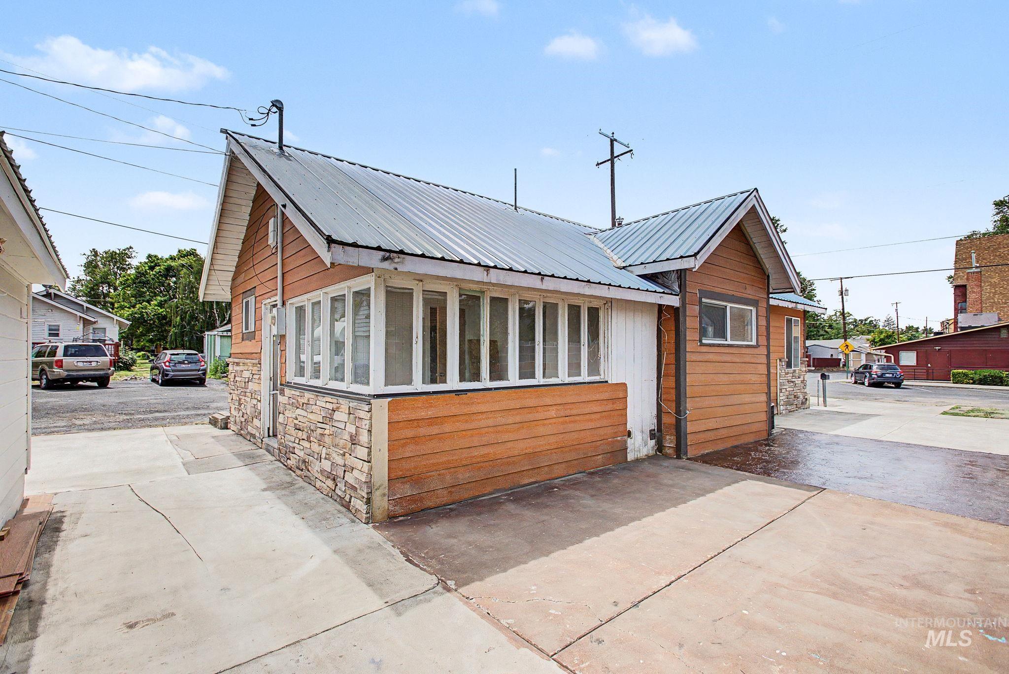813 10th Street Property Photo 4