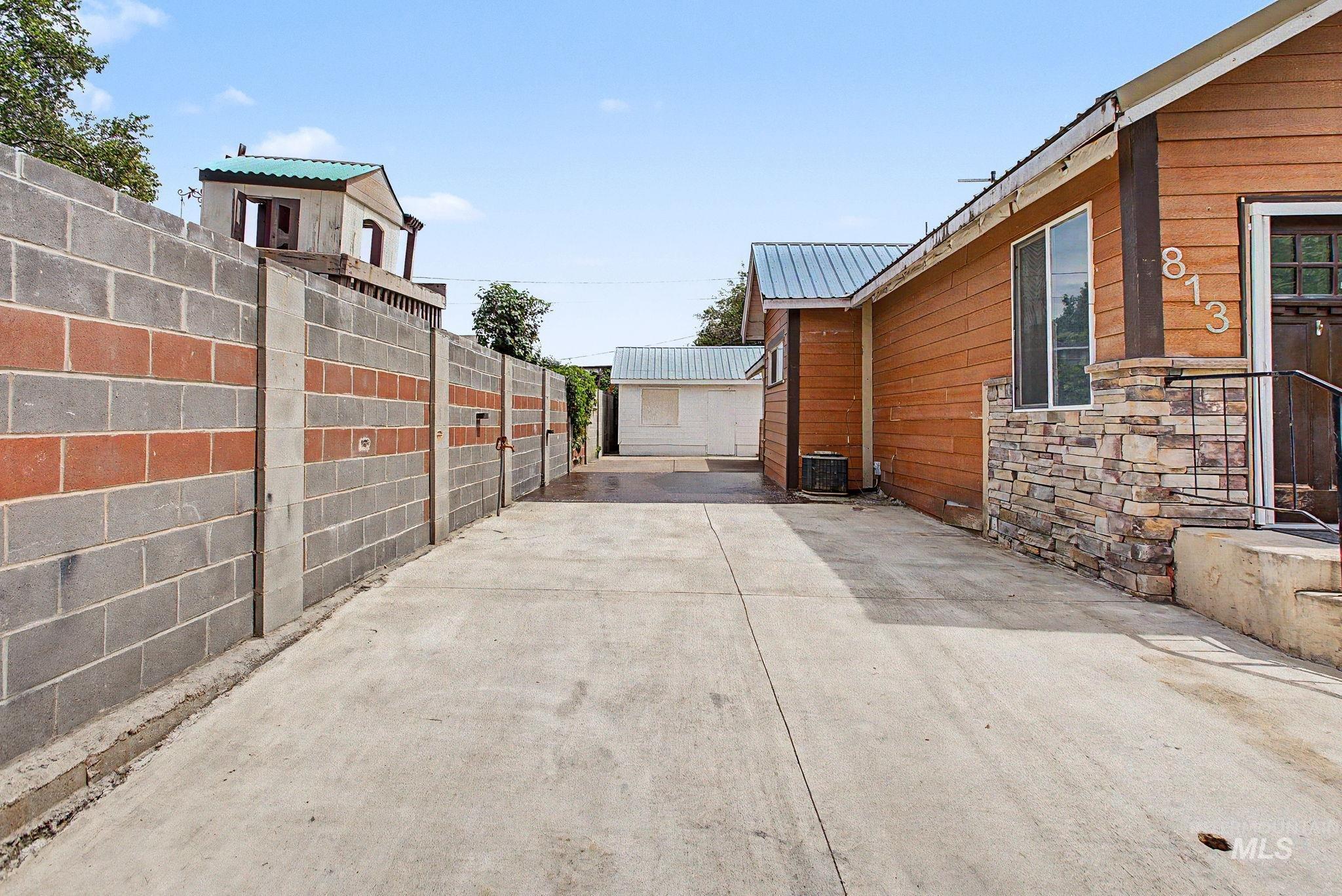 813 10th Street Property Photo 4