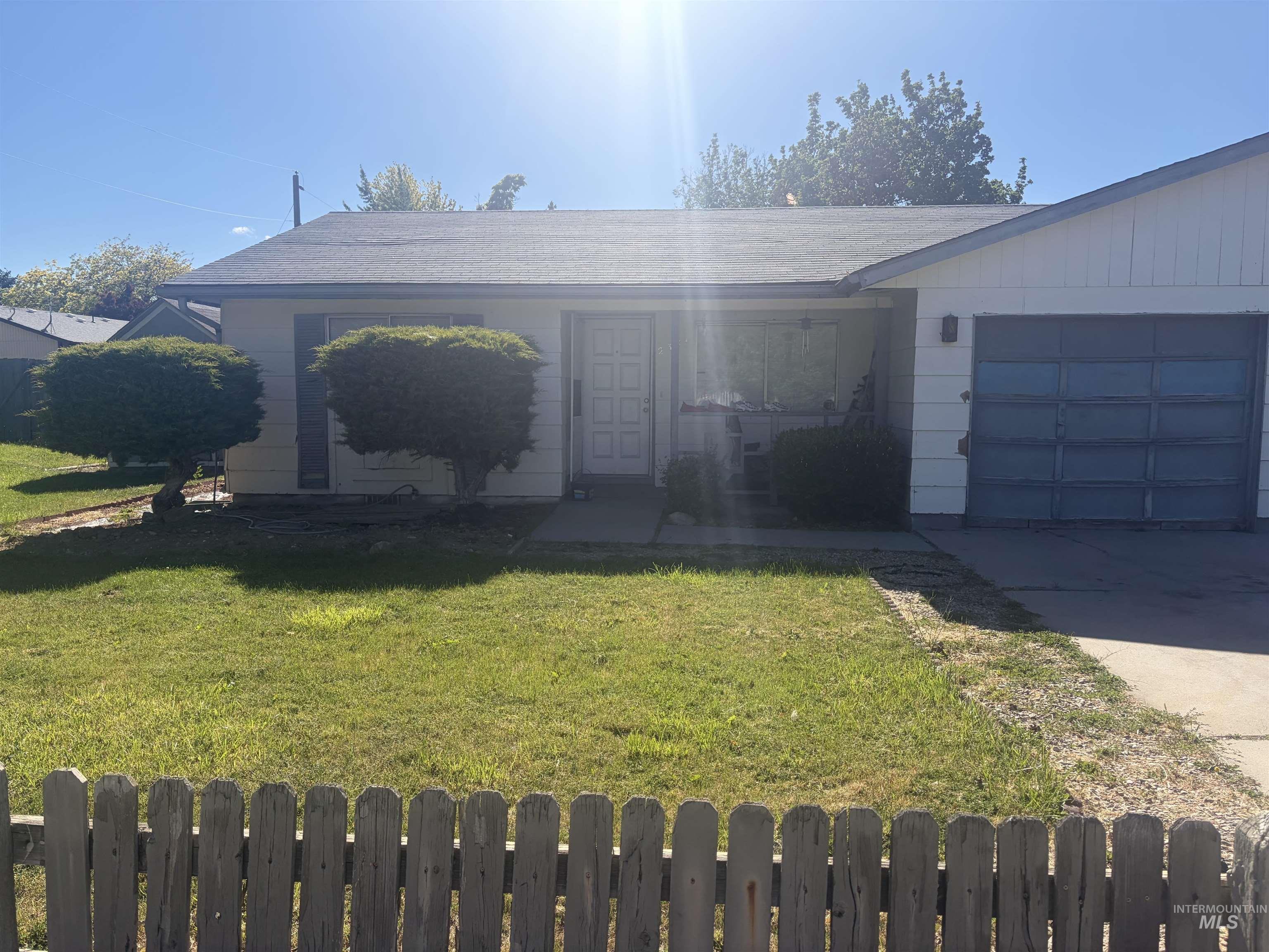2321 & 2323 N Hampton Rd Property Photo 3