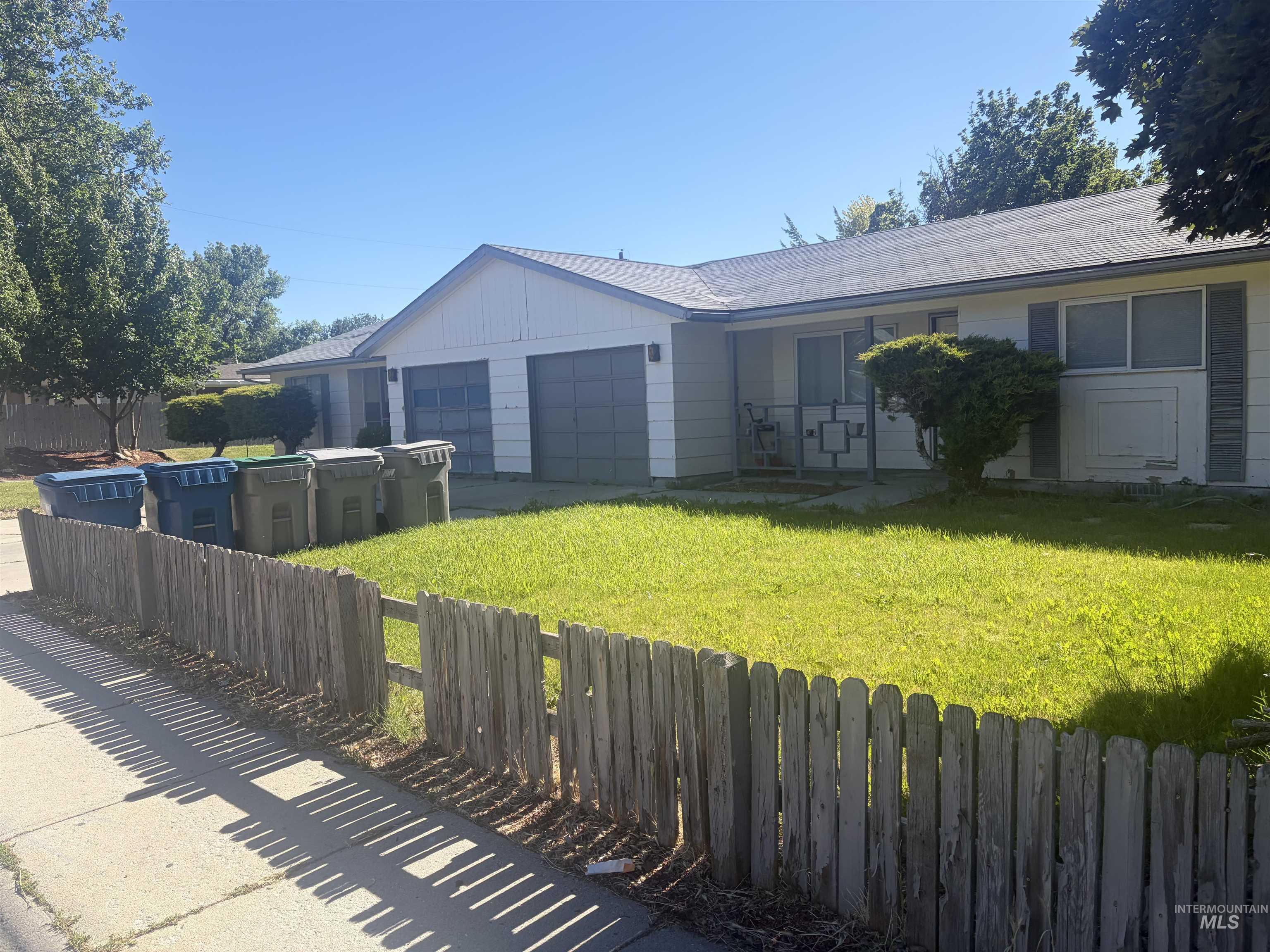 2321 & 2323 N Hampton Rd Property Photo 4