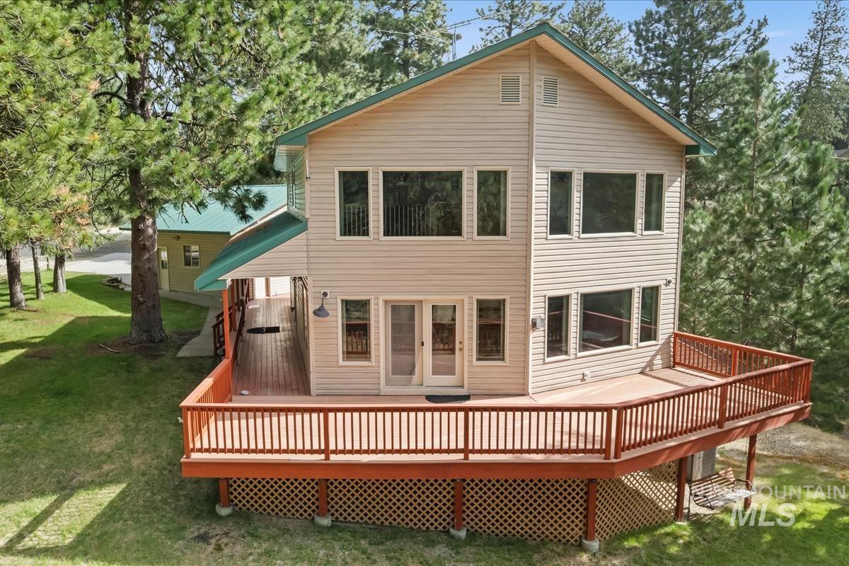 1496 Pine Ridge Property Photo 1