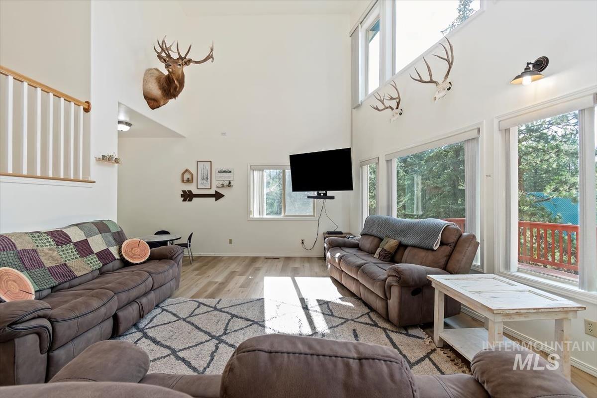 1496 Pine Ridge Property Photo 4