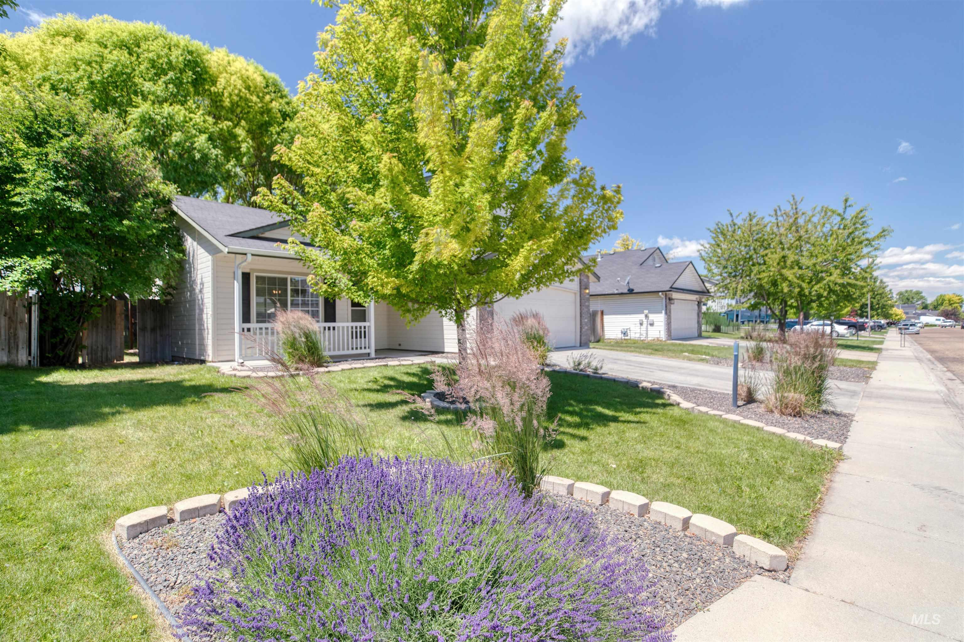 615 Royal St Property Photo 4