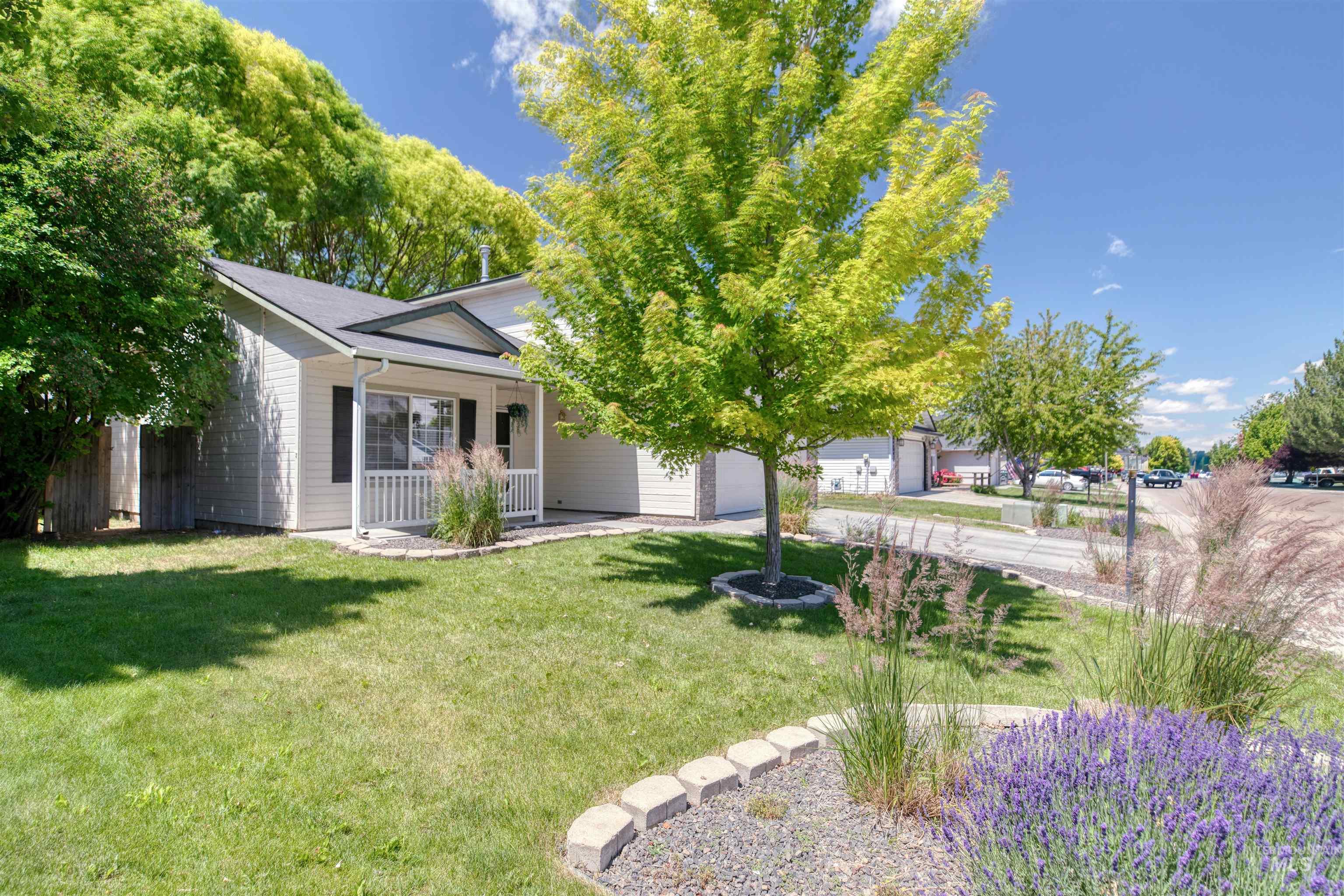 615 Royal St Property Photo 5