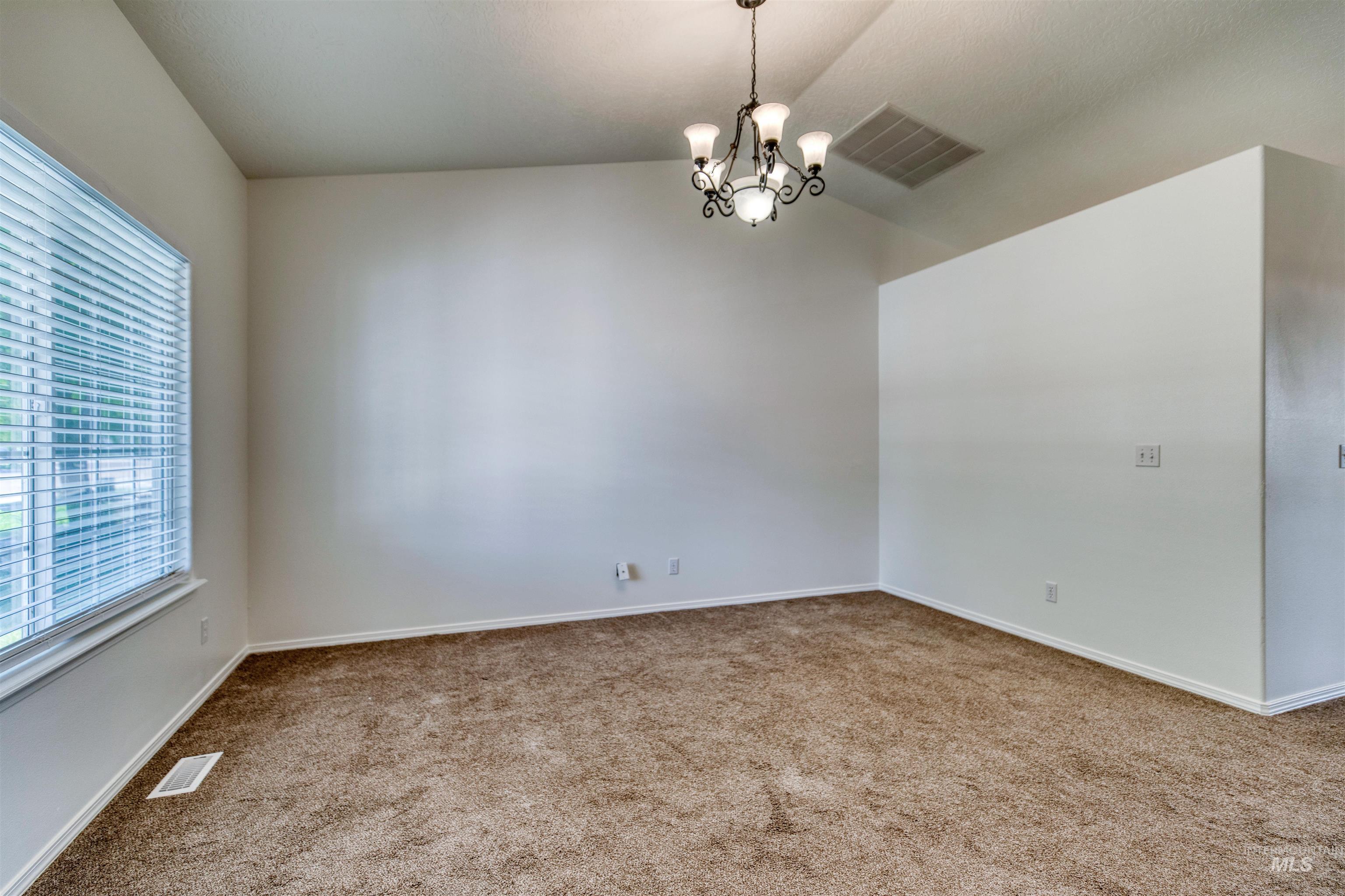 615 Royal St Property Photo 10