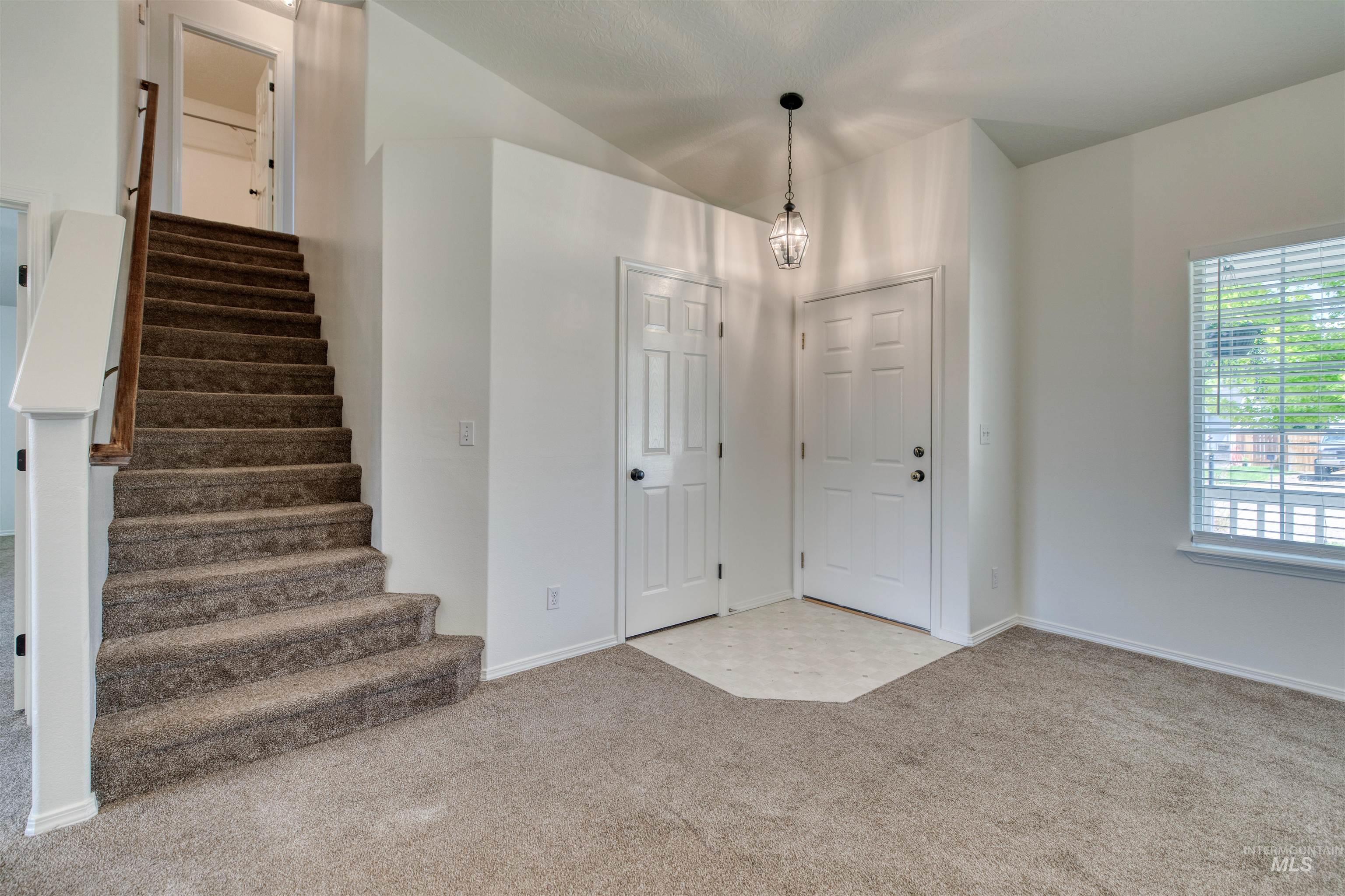 615 Royal St Property Photo 11