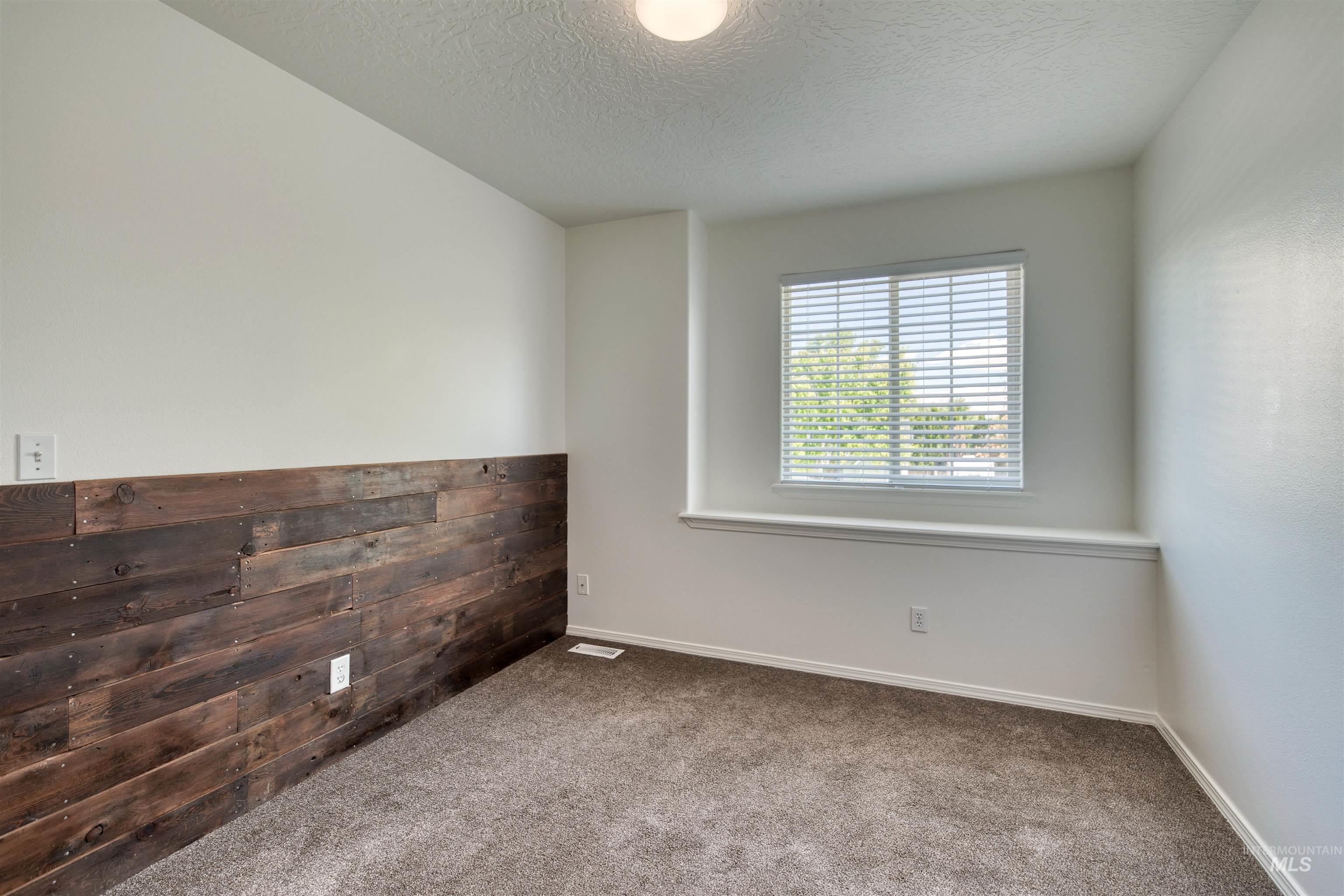 615 Royal St Property Photo 19
