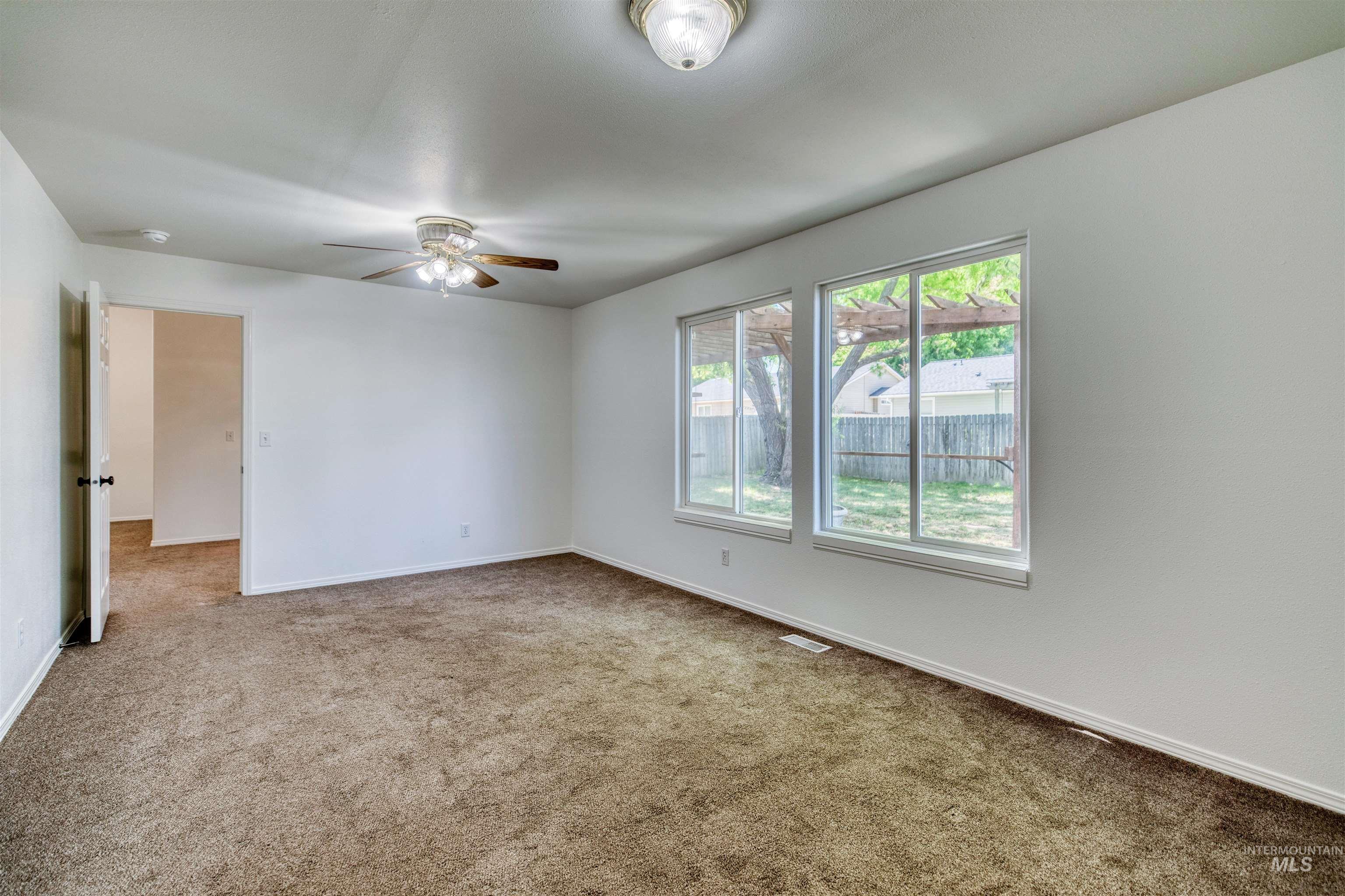 615 Royal St Property Photo 20