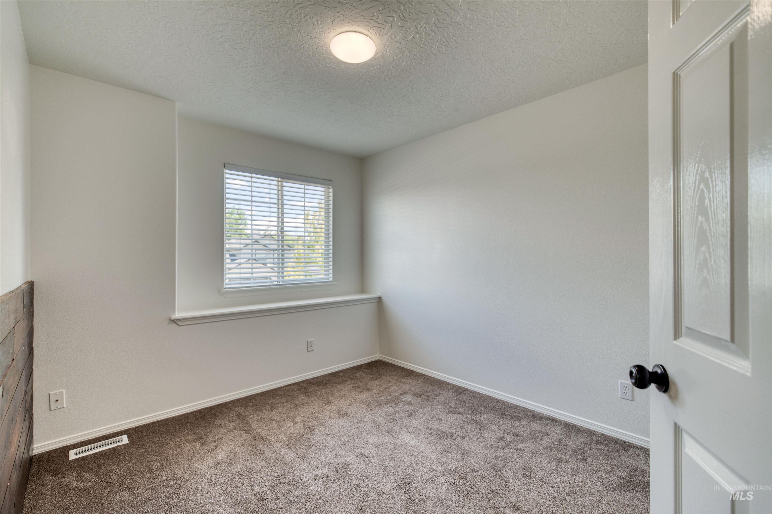 615 Royal St Property Photo 21