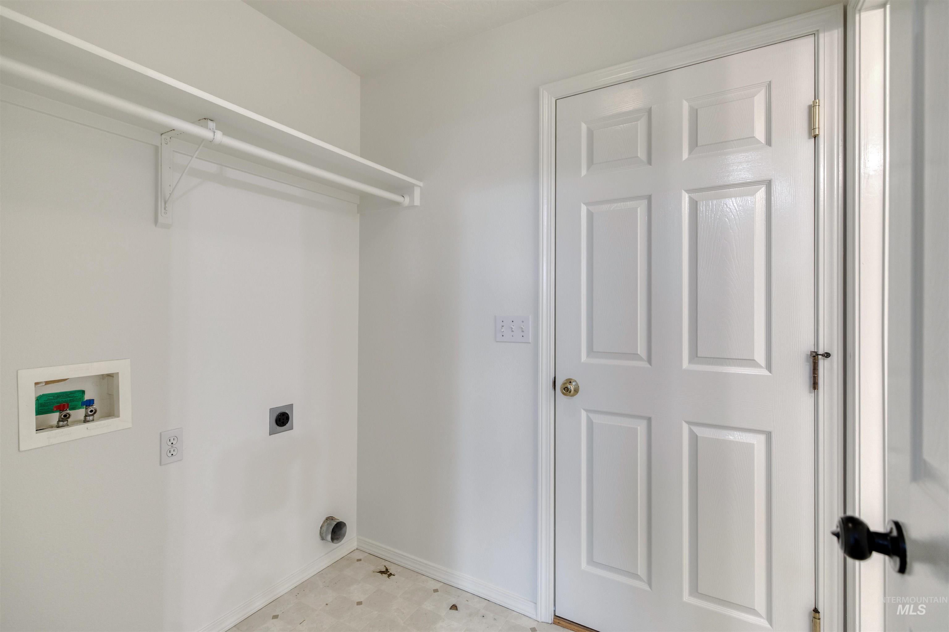 615 Royal St Property Photo 22