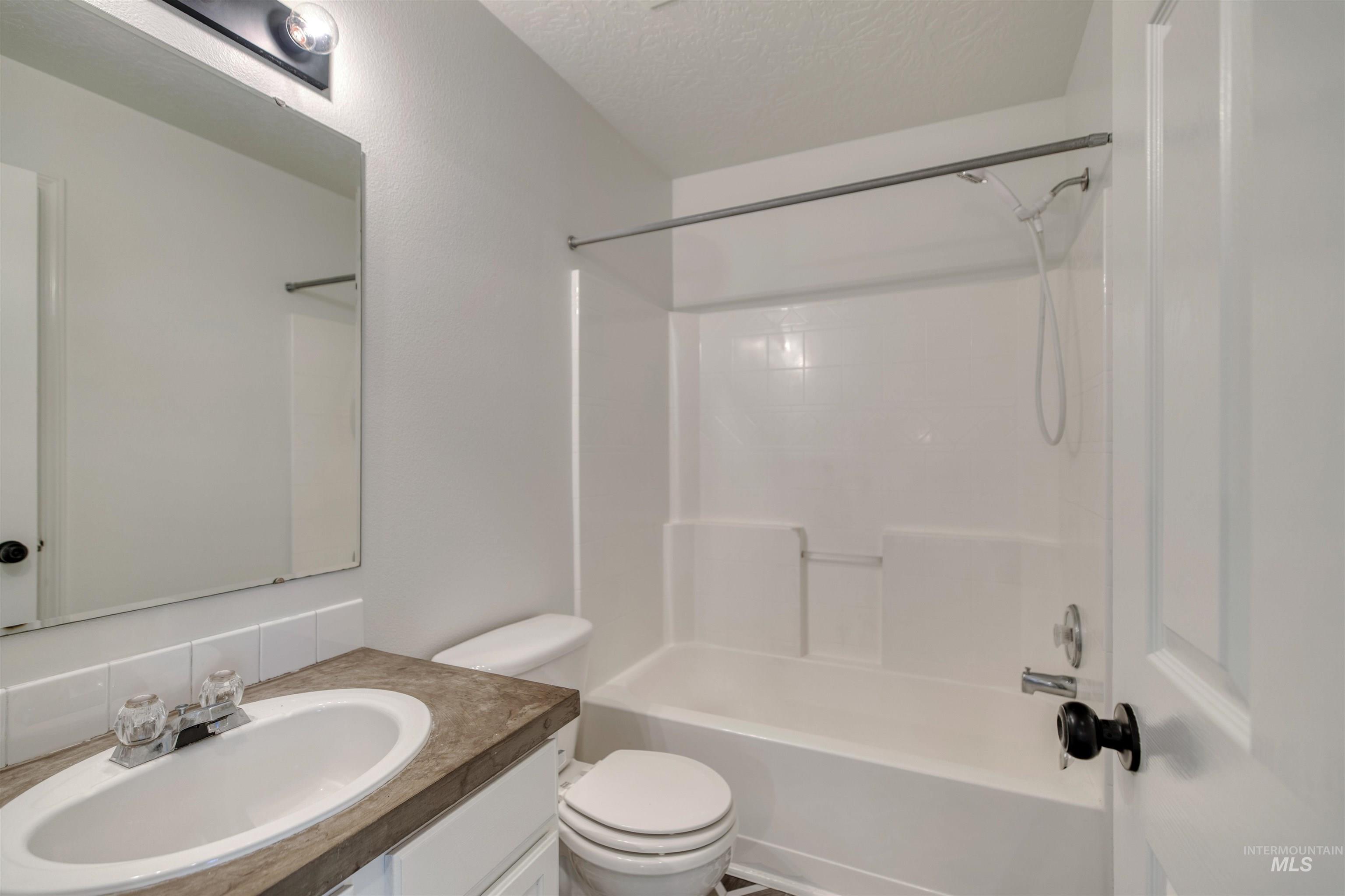 615 Royal St Property Photo 24