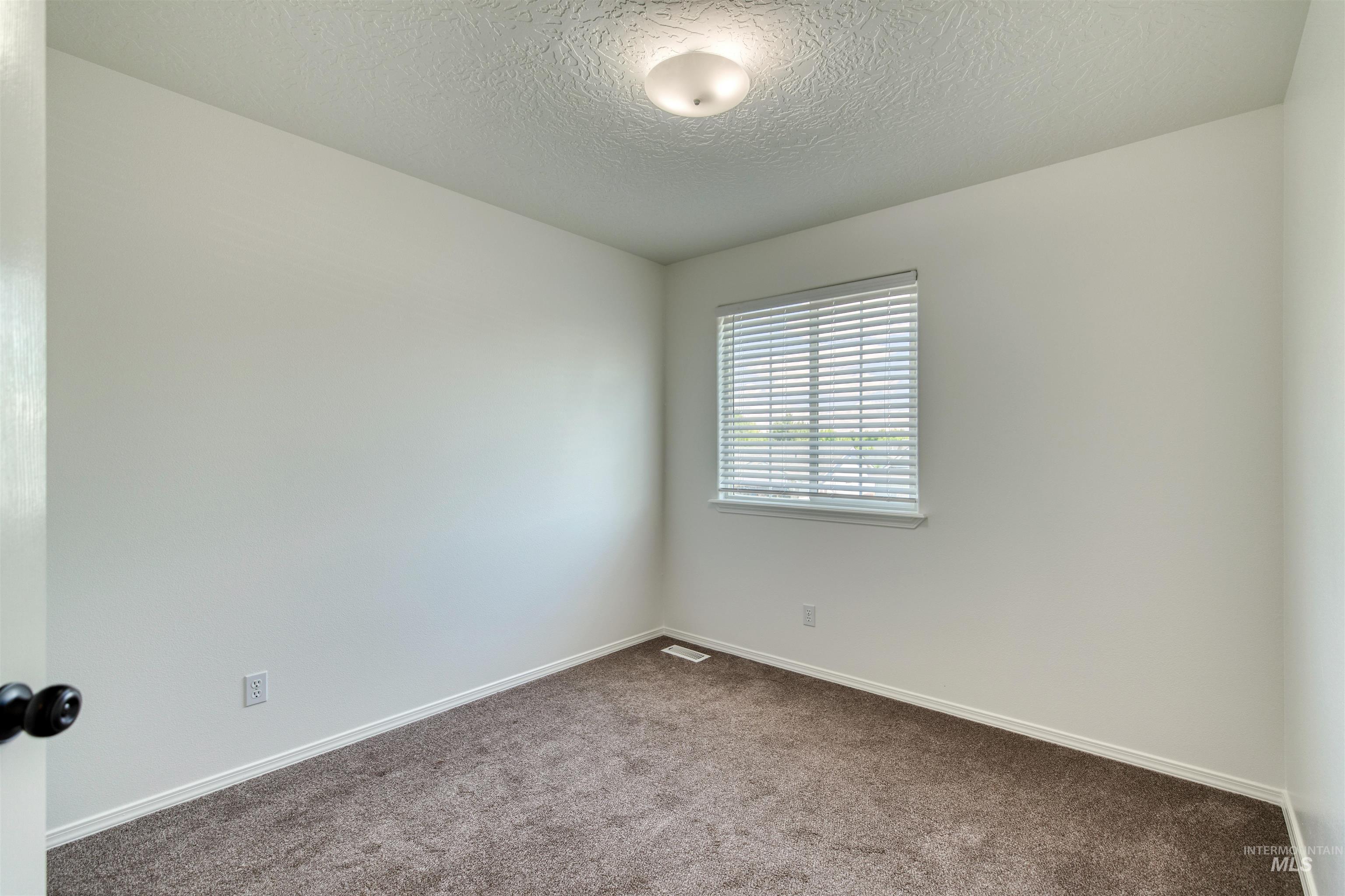 615 Royal St Property Photo 25