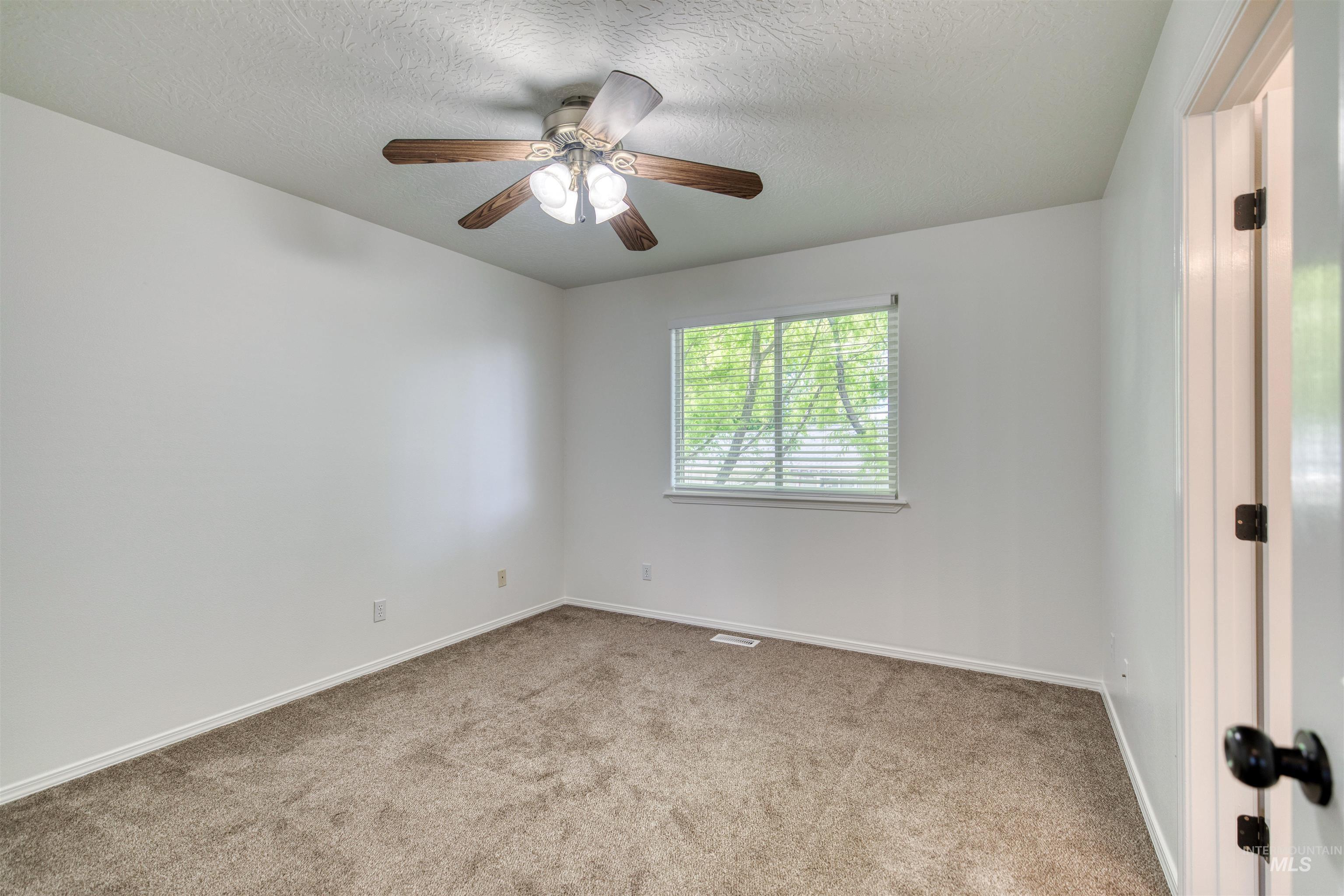 615 Royal St Property Photo 26