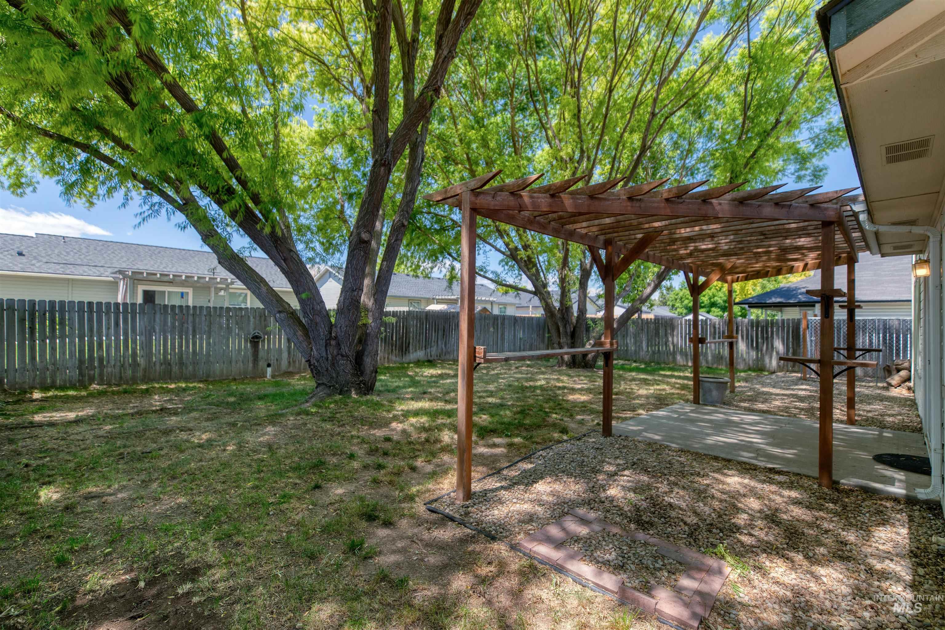 615 Royal St Property Photo 37