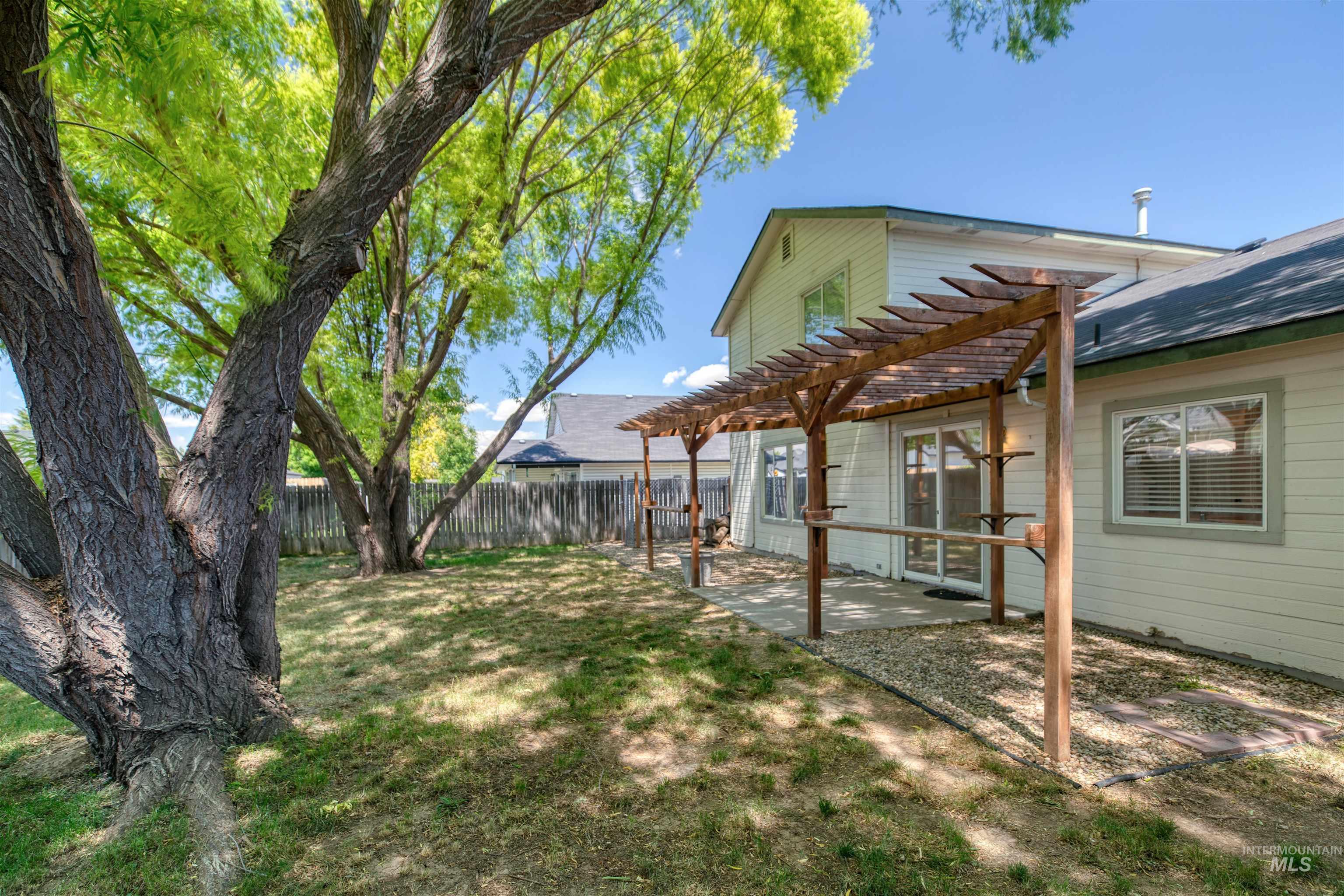 615 Royal St Property Photo 38
