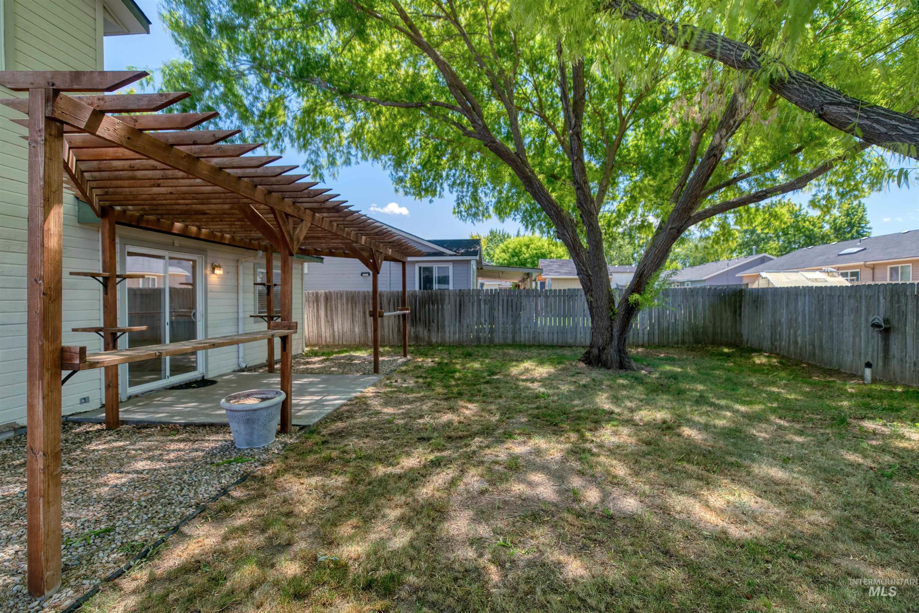 615 Royal St Property Photo 44