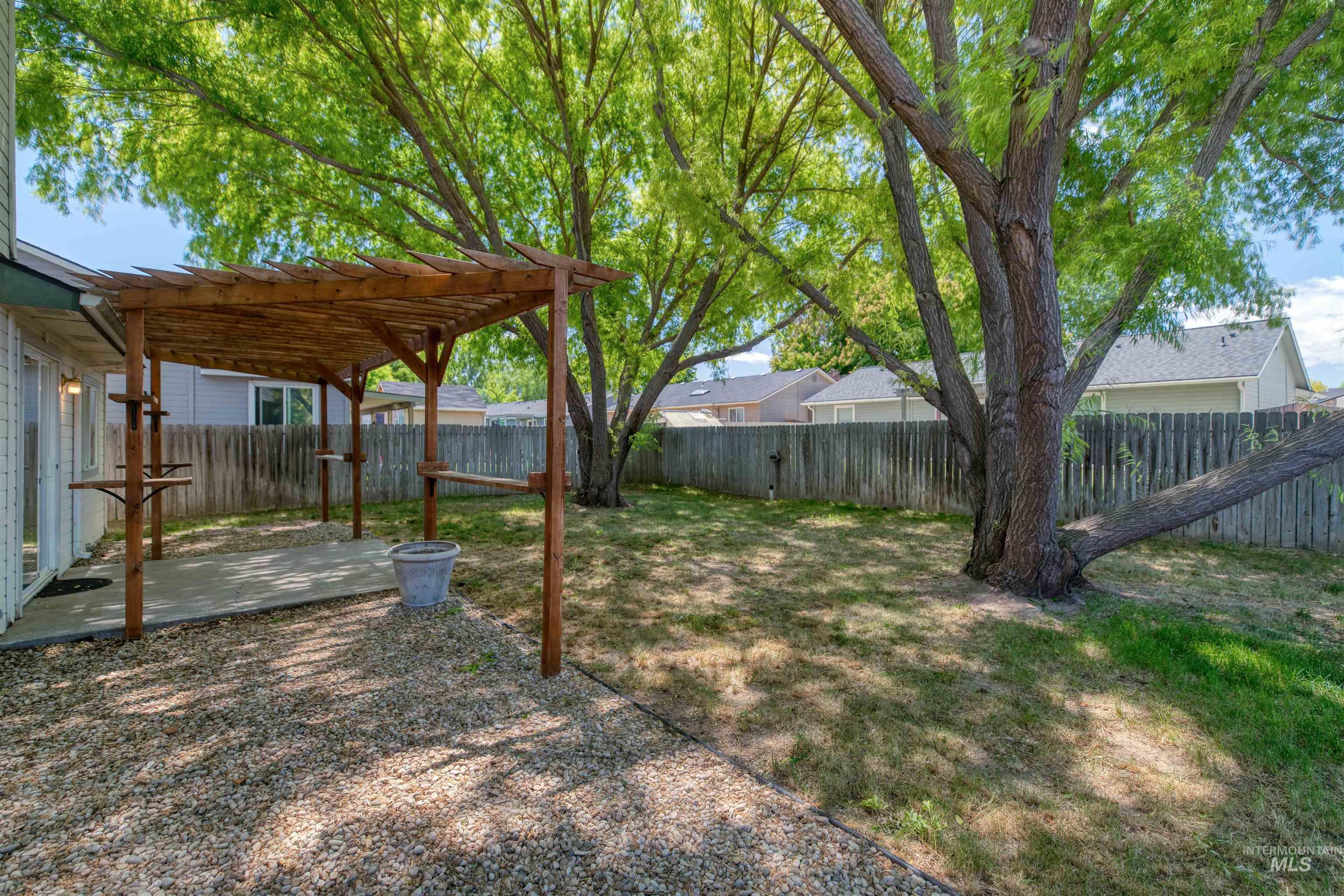 615 Royal St Property Photo 45