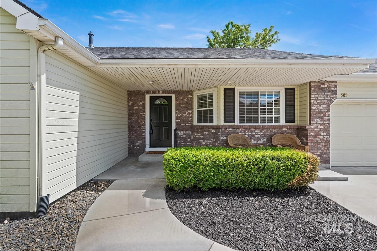 389 W Bosanka Drive Property Photo 2