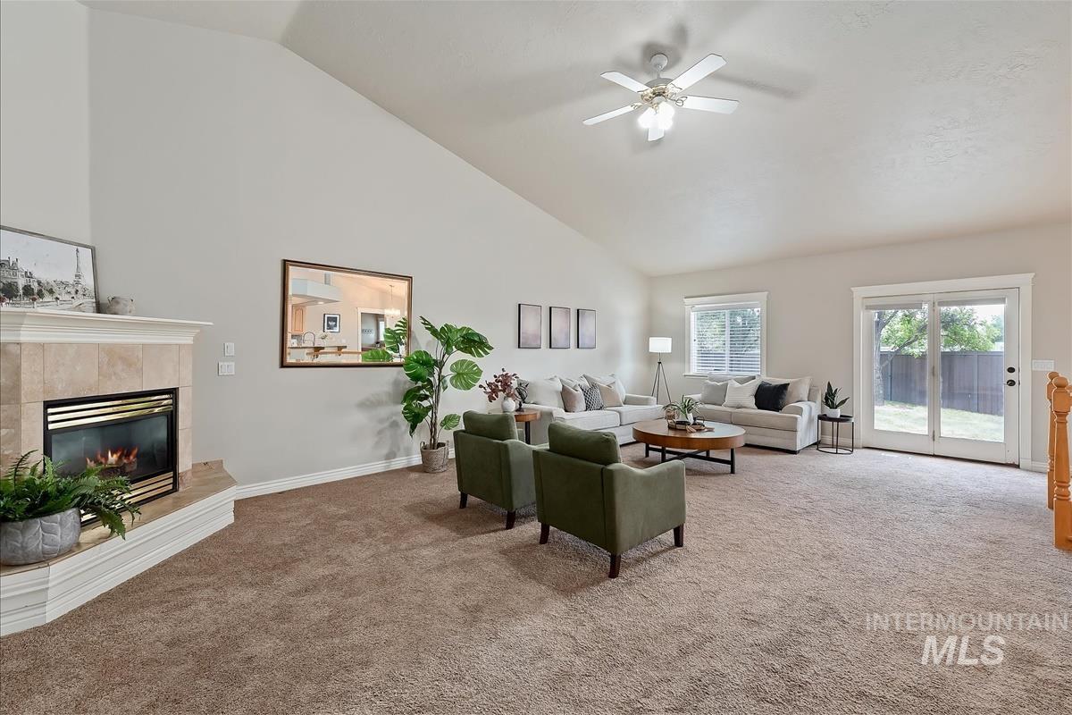 389 W Bosanka Drive Property Photo 5