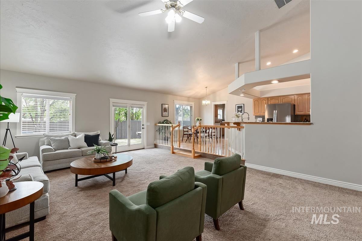 389 W Bosanka Drive Property Photo 6