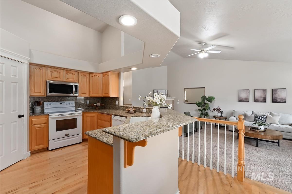 389 W Bosanka Drive Property Photo 9