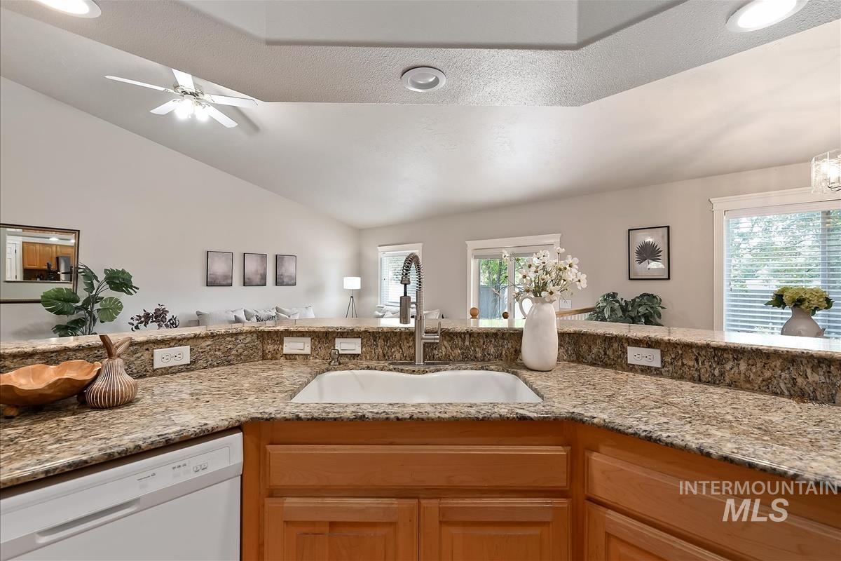 389 W Bosanka Drive Property Photo 10