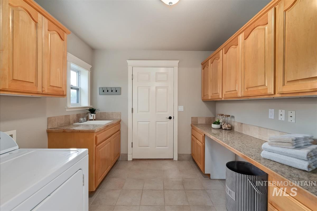 389 W Bosanka Drive Property Photo 14