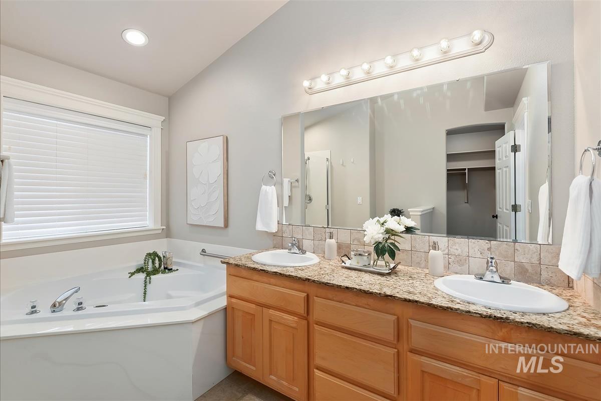 389 W Bosanka Drive Property Photo 21