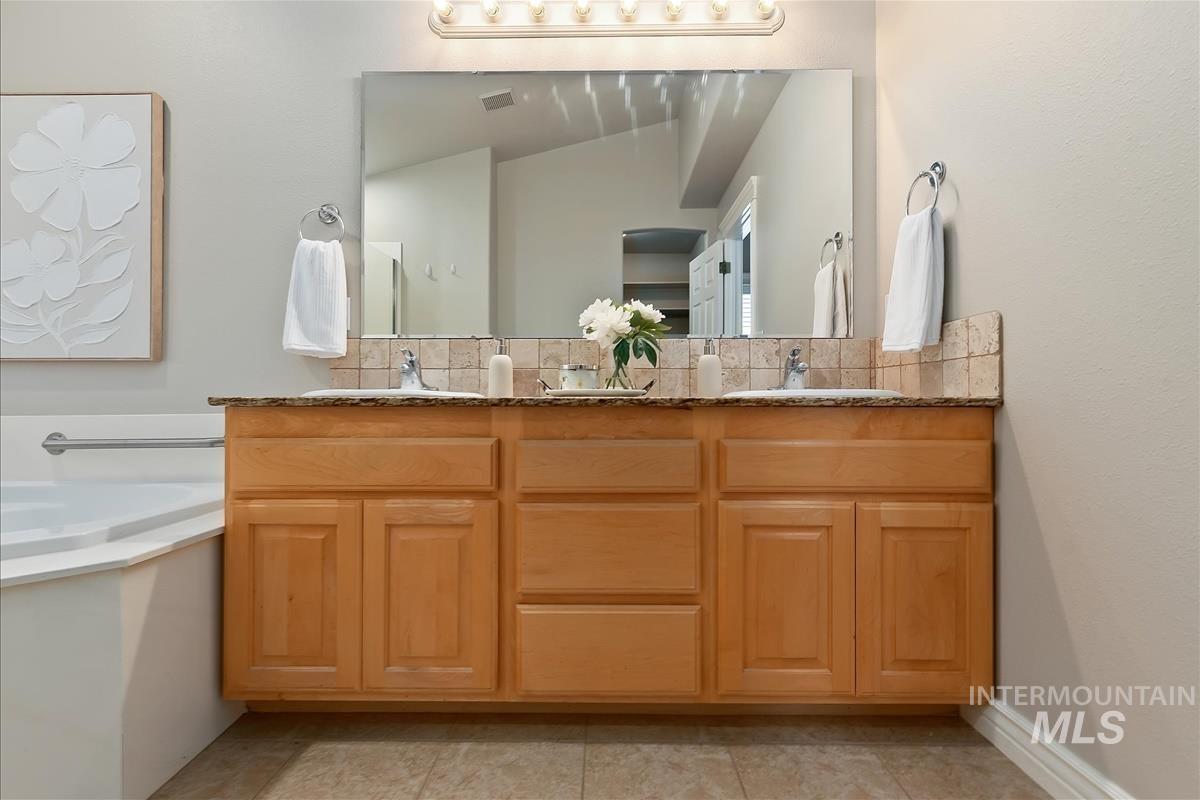 389 W Bosanka Drive Property Photo 25