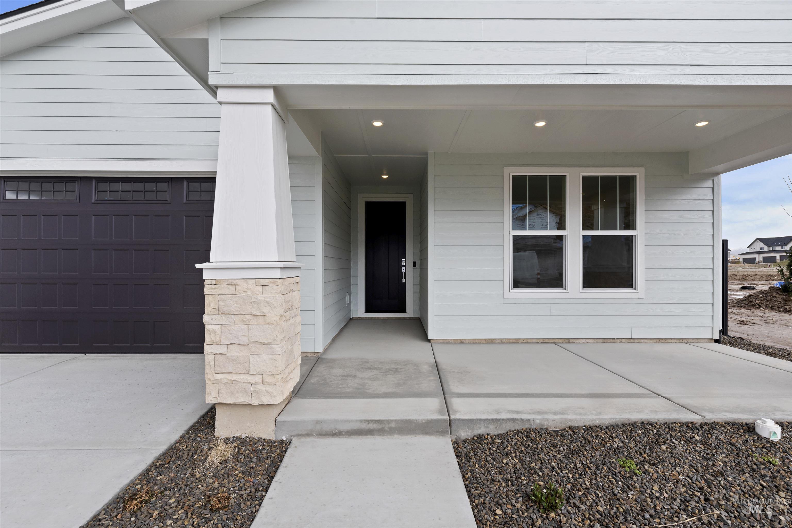 6124 N Arcinda Way Property Photo 3