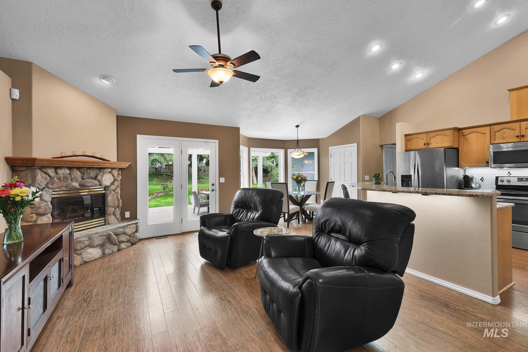 23193 Forest Hills Loop Property Photo 8