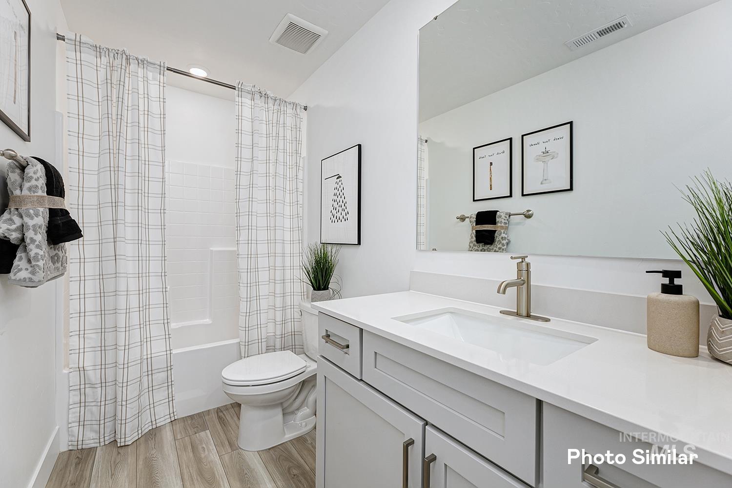 5116 N Bartok Ave Property Photo 4