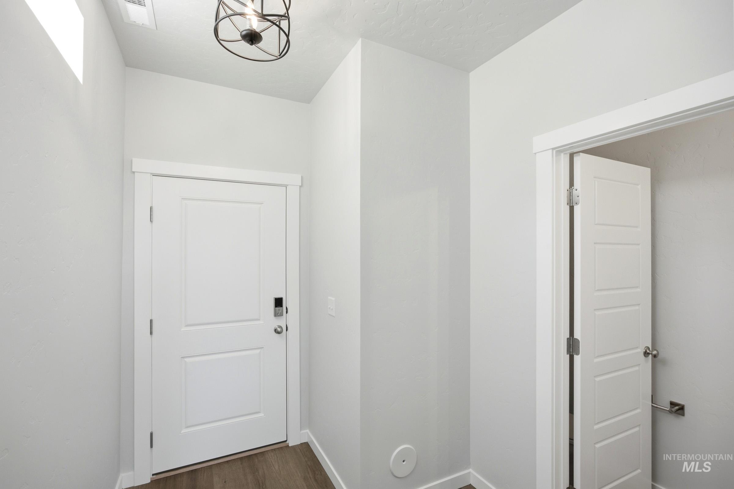 7446 W Trumbull Ct Property Photo 2