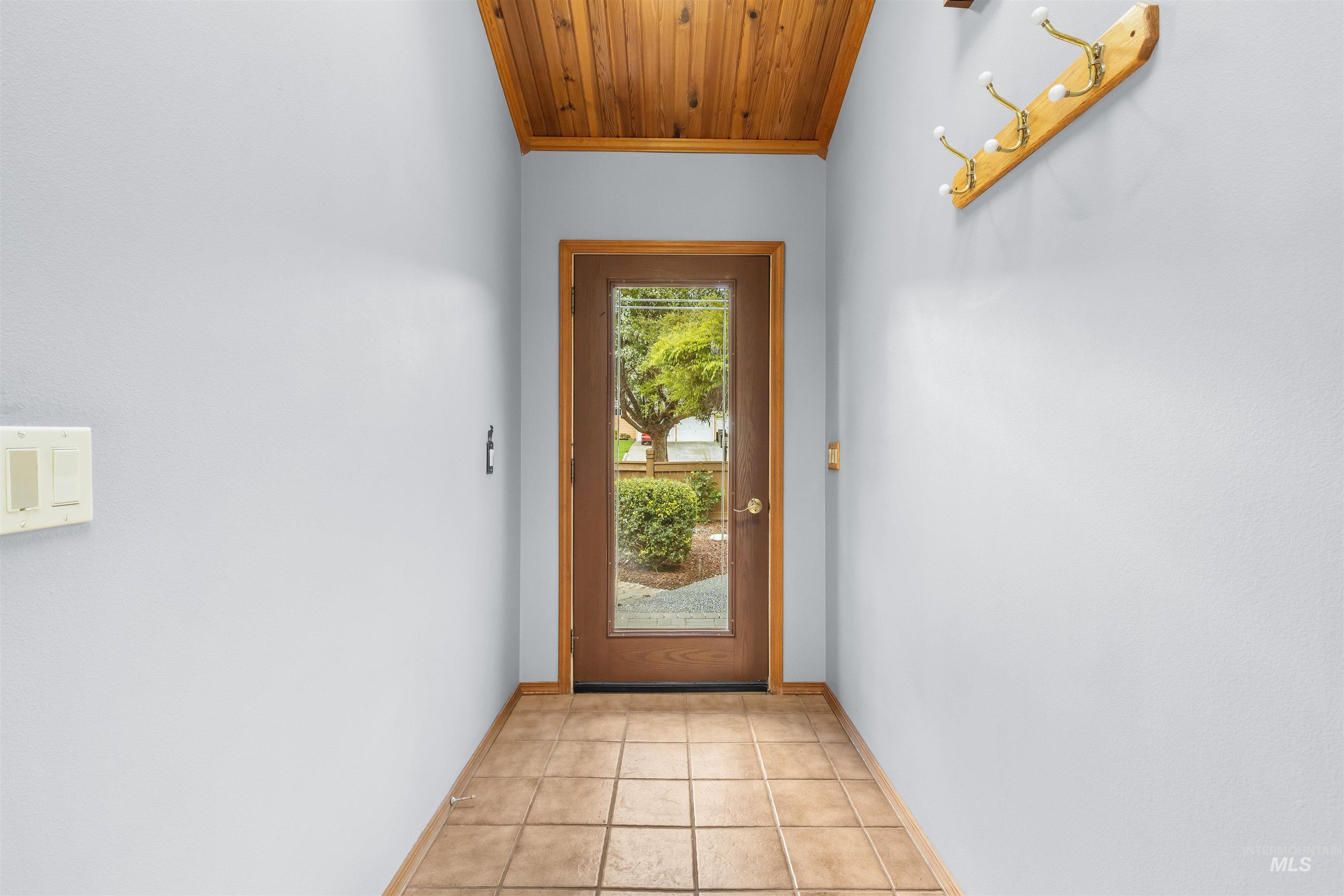 3433 Skyline Dr Property Photo 4