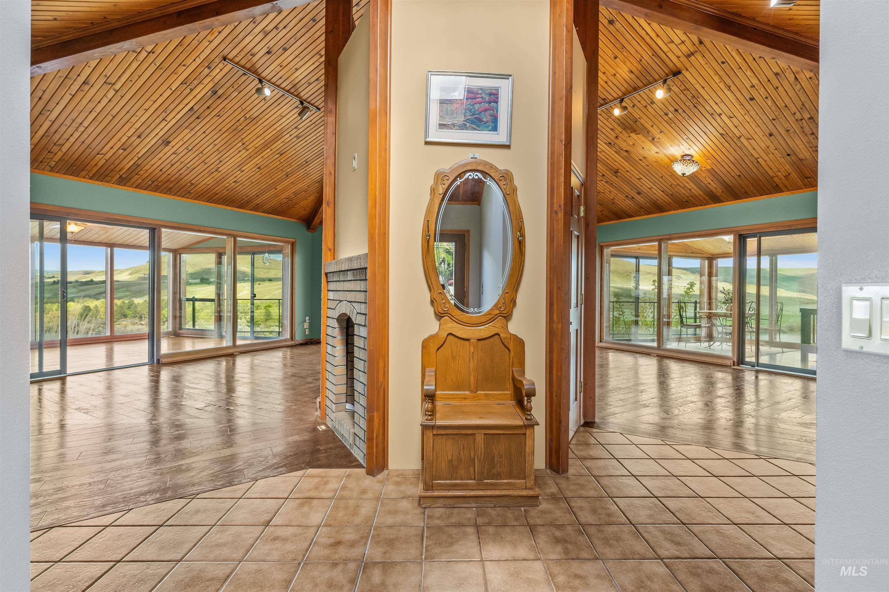 3433 Skyline Dr Property Photo 5