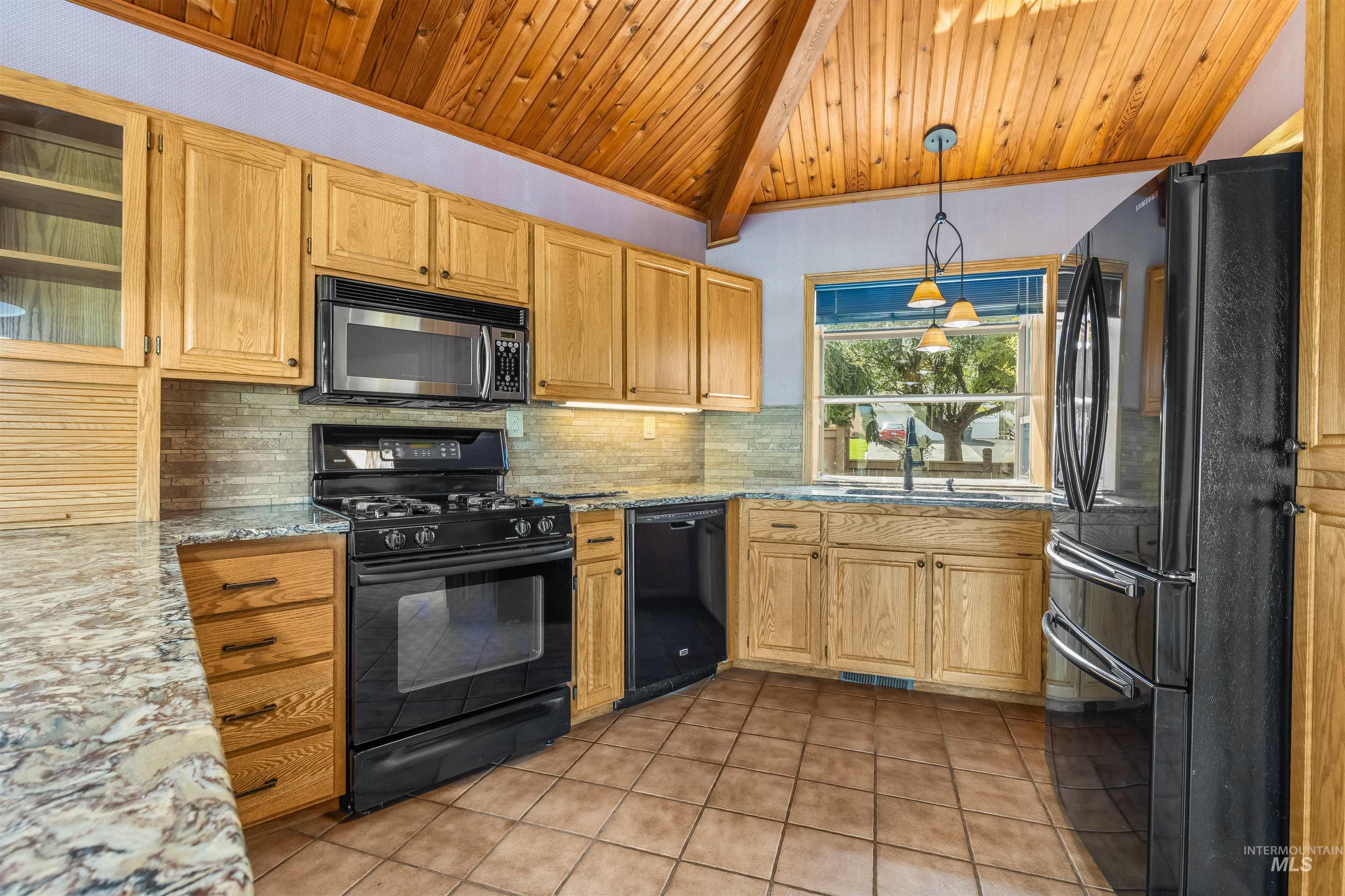 3433 Skyline Dr Property Photo 8