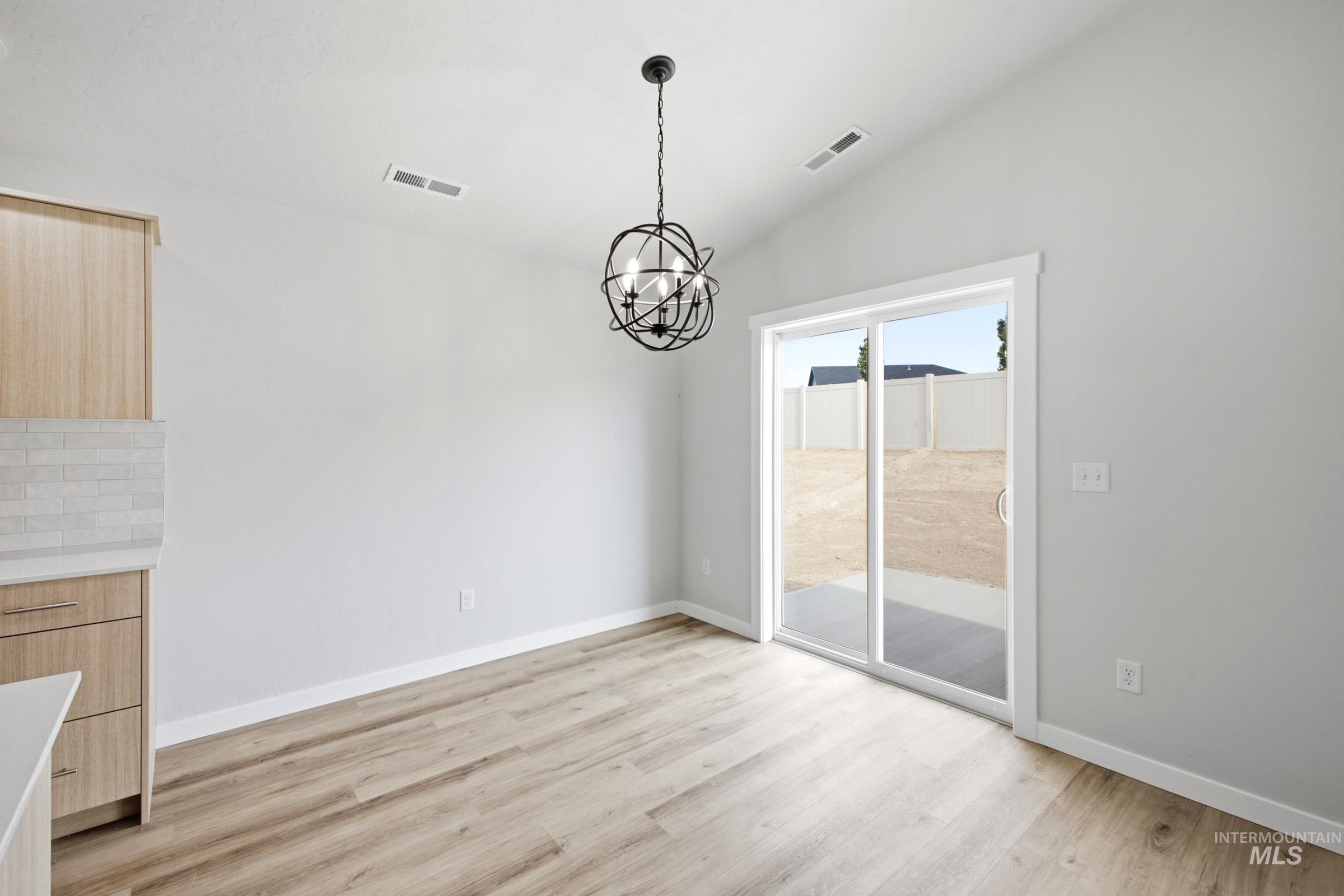 2368 W Red Jasper Dr Property Photo 6