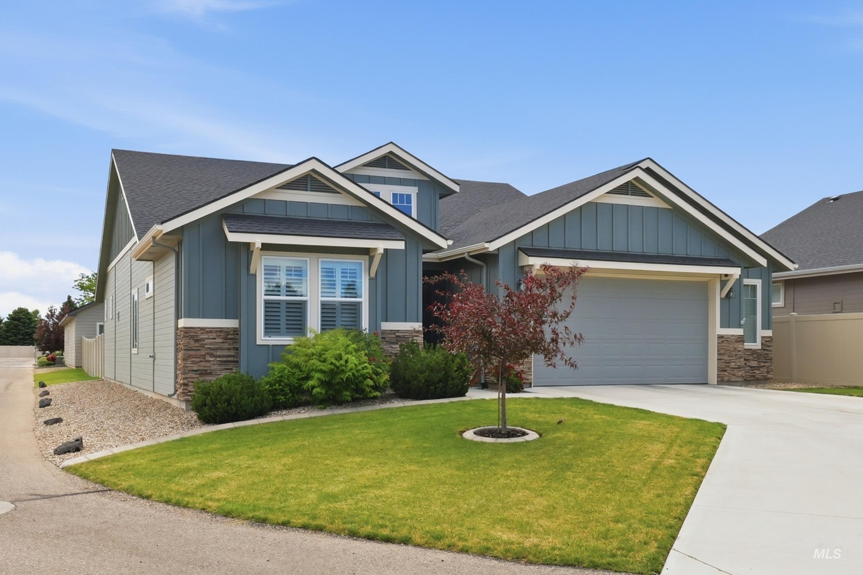 4157 S Lava Springs Loop Property Photo 2
