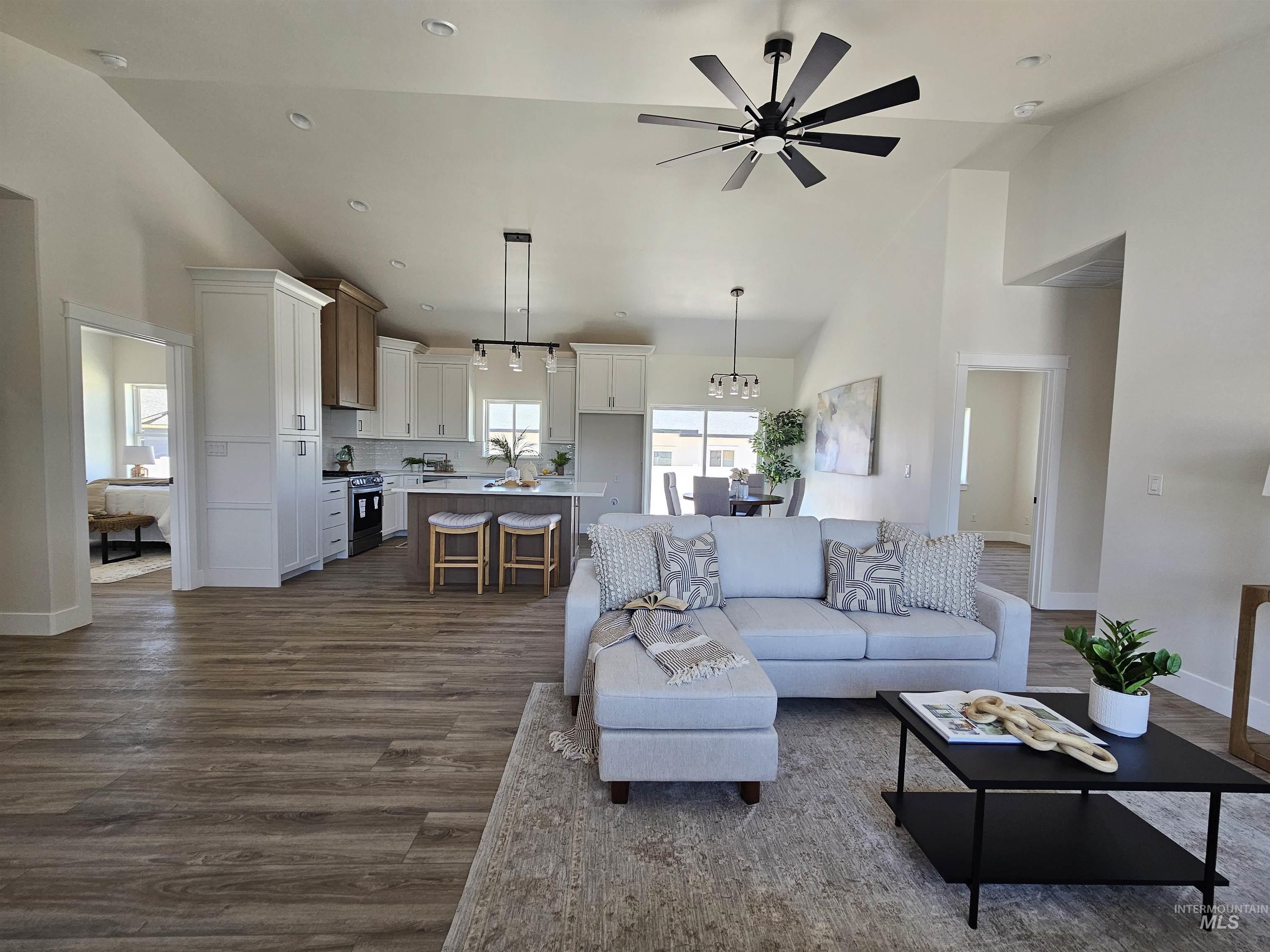 2015 Trae St Property Photo 2