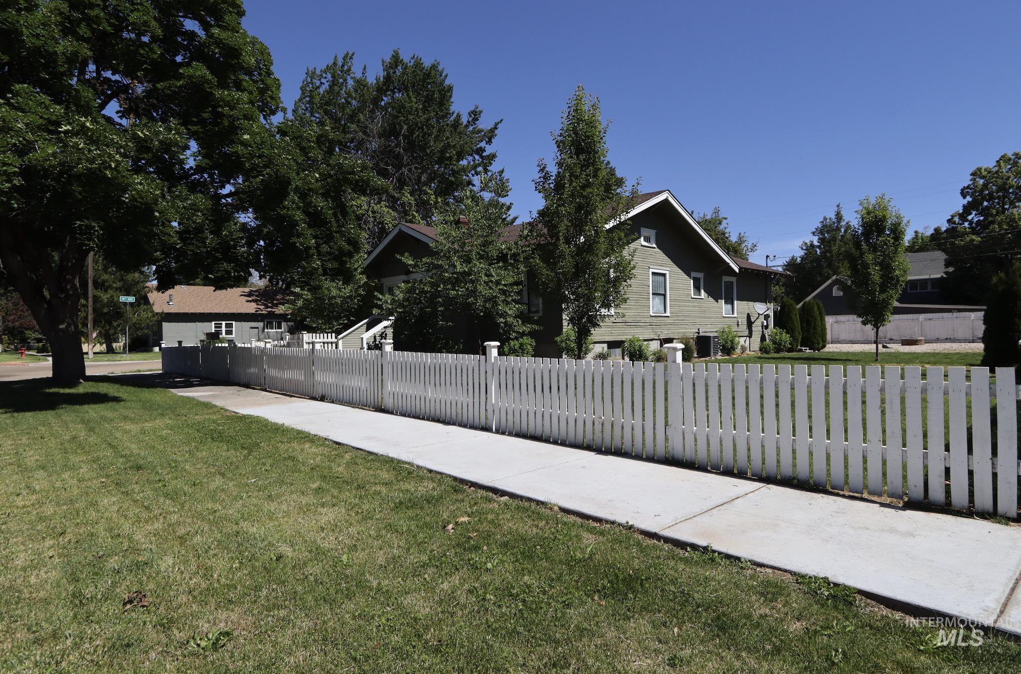 1901 Cleveland Blvd. Property Photo 2