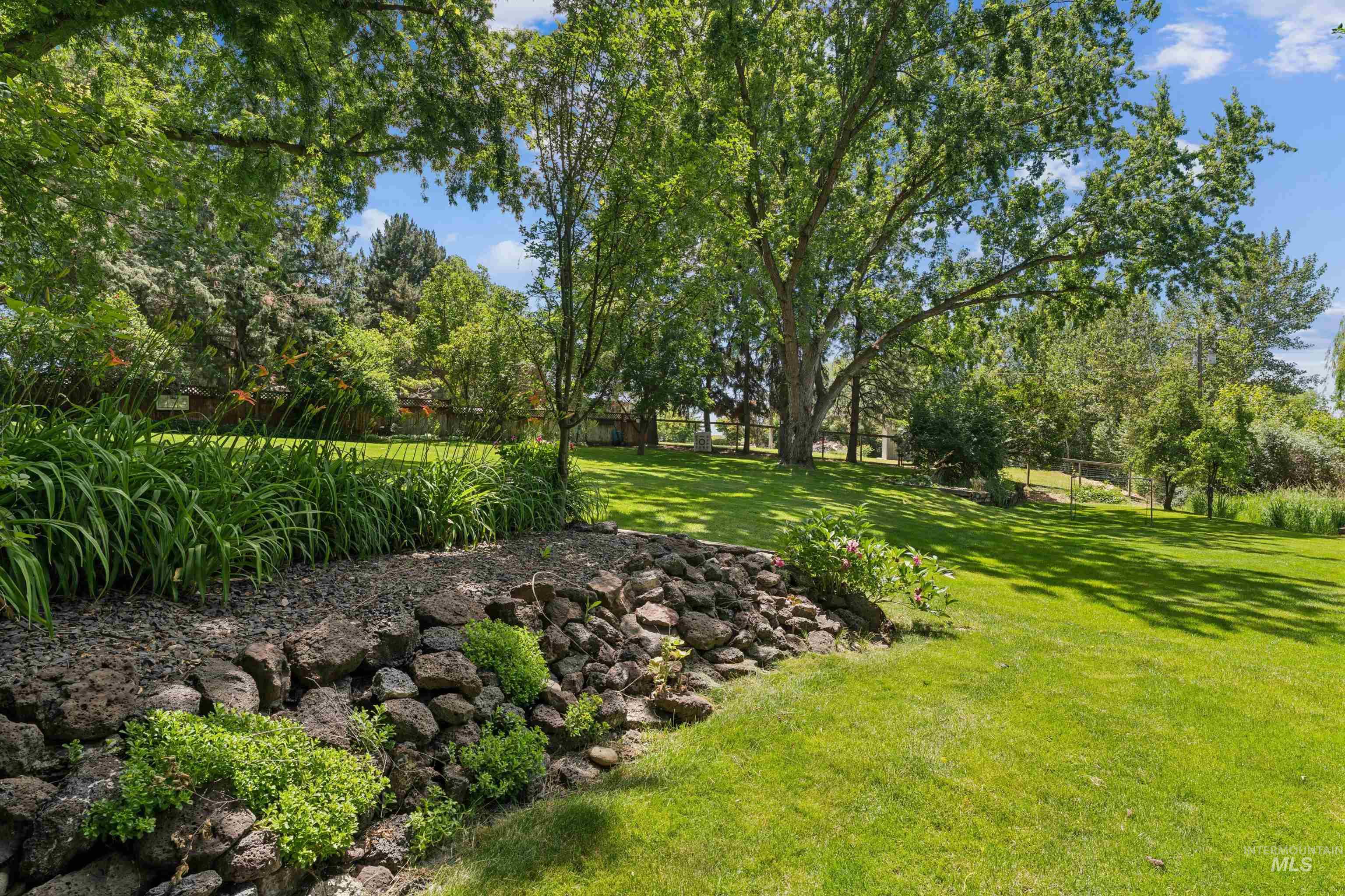 359 N Rene Place Property Photo 4