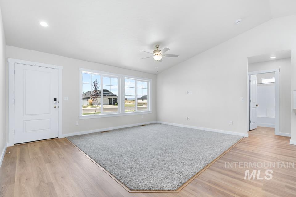 1370 Dawn St Property Photo 5