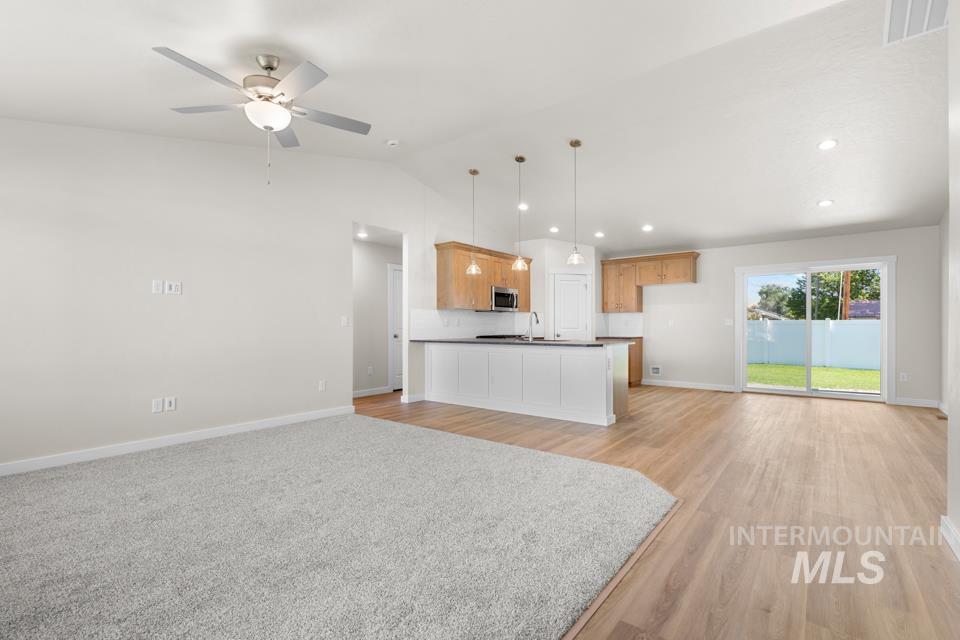 1370 Dawn St Property Photo 7