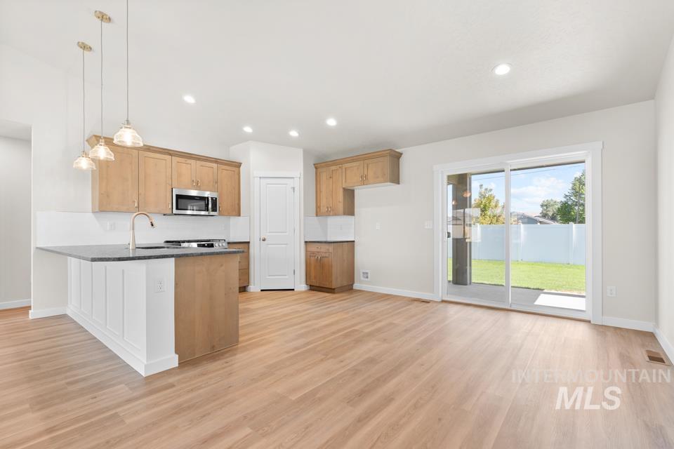 1370 Dawn St Property Photo 13