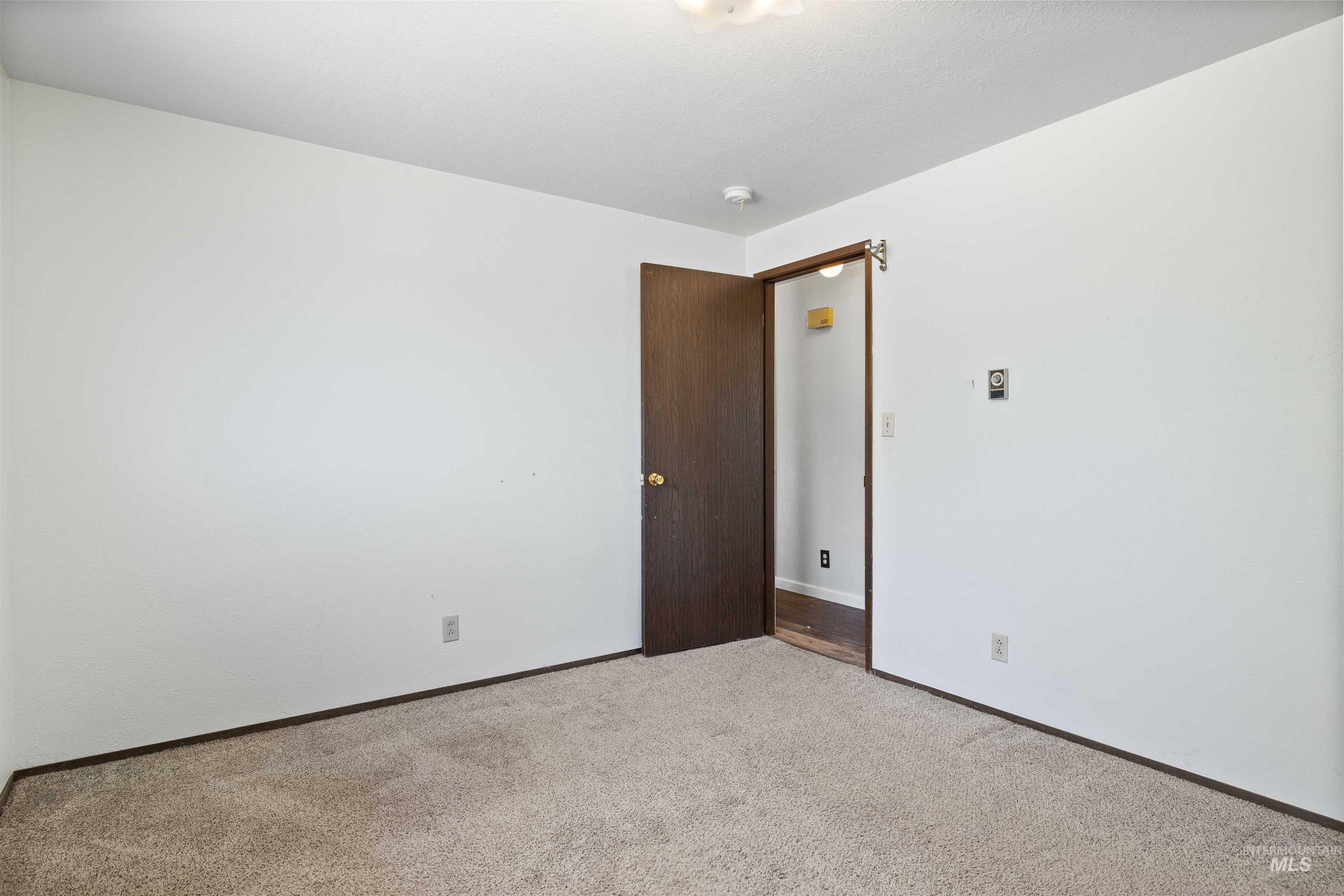 718 18th Ave E Property Photo 9