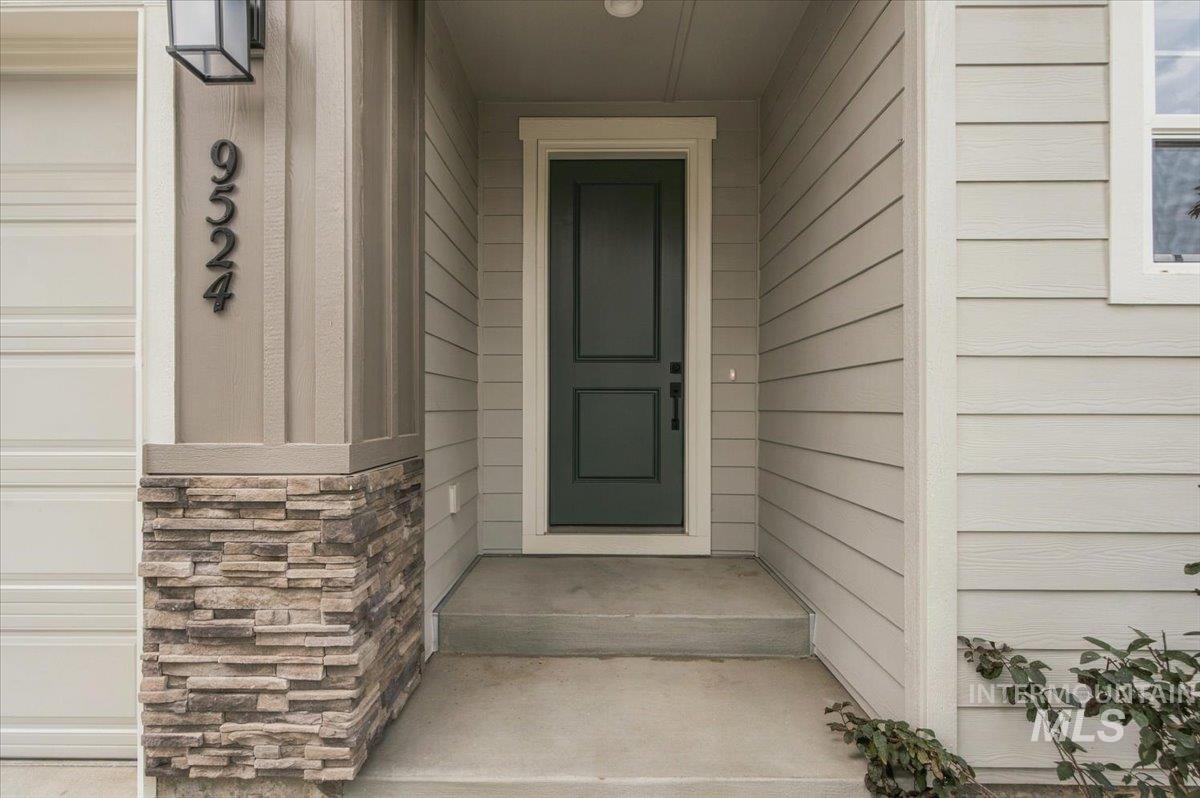 9524 S Stonefly Ave. Property Photo 2